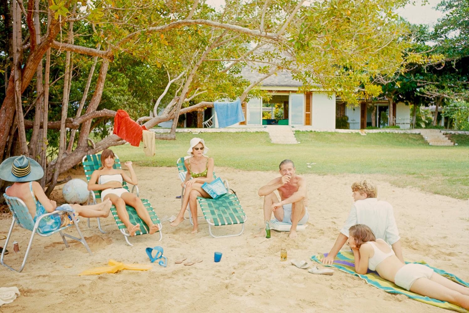 Toni Frissell Color Photograph – Jamaica Relaxation 1965 Oversize Limitierte Signatur gestempelte Auflage 