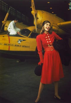 Modelo con vestido rojo 1960 Edición limitada sobredimensionada con sello de firma