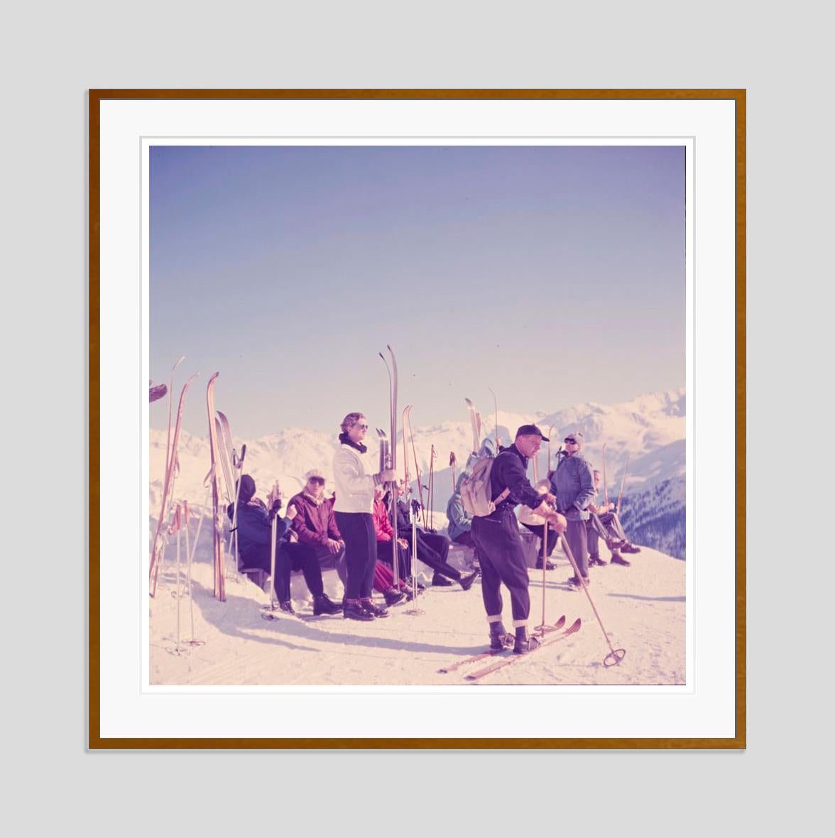 Mountain Top 1951 Edición Limitada Estampada con Firma - Photograph Moderno de Toni Frissell