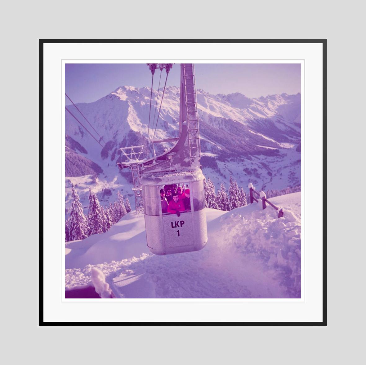 Mountain Top 1954 Edición Limitada Estampada con Firma - Photograph de Toni Frissell