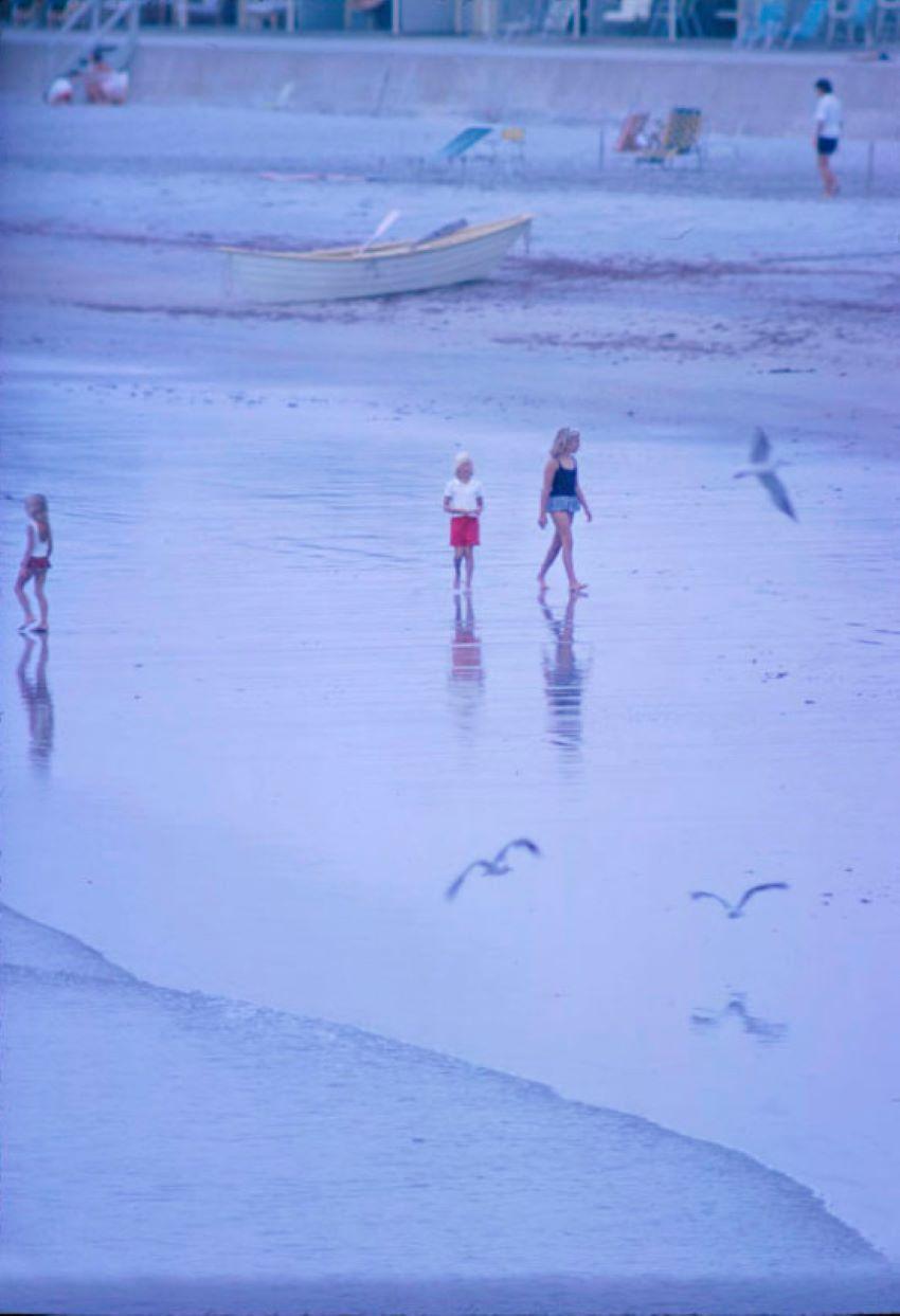 Color Photograph de Toni Frissell - Escenas de Newport 1962 Edición Limitada Estampada con Firma