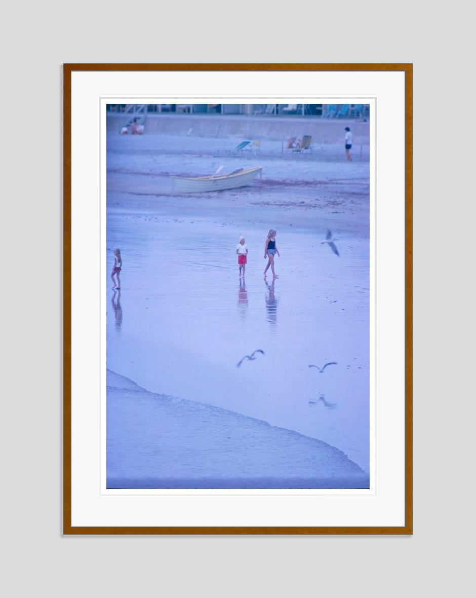 Escenas de Newport 1962 Edición limitada sobredimensionada con sello de firma - Photograph de Toni Frissell