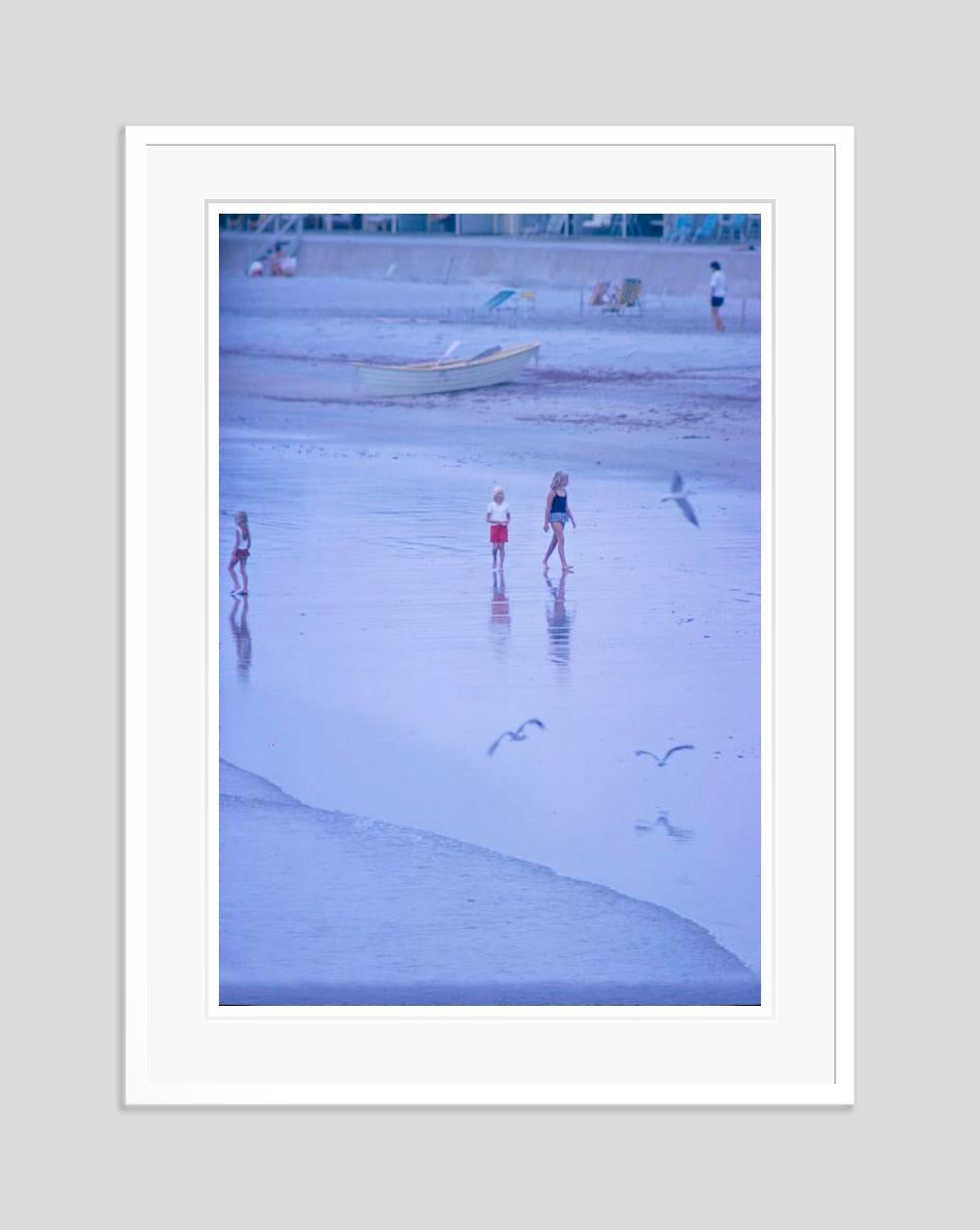 Escenas de Newport 1962 Edición limitada sobredimensionada con sello de firma - Photograph Moderno de Toni Frissell