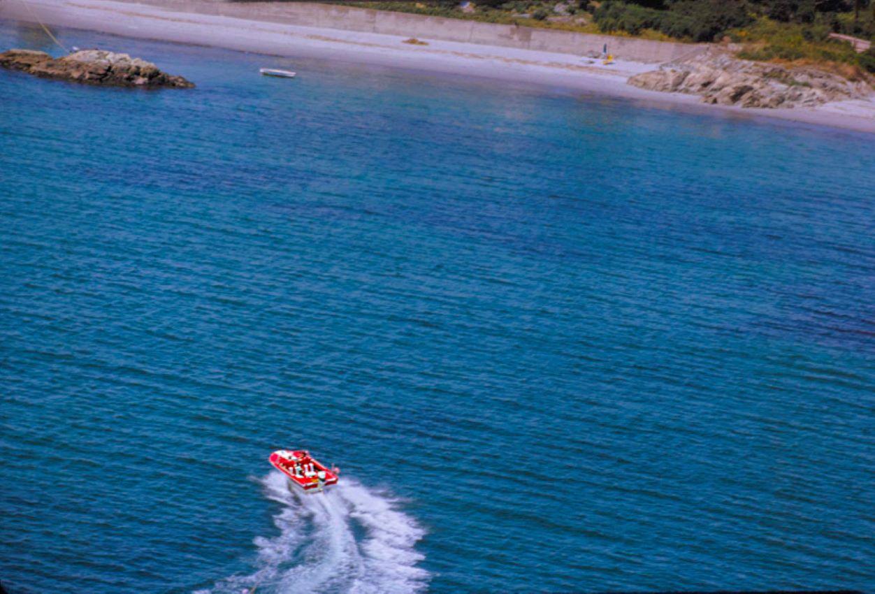 Color Photograph de Toni Frissell - Escenas de Newport 1962 Edición limitada sobredimensionada con sello de firma