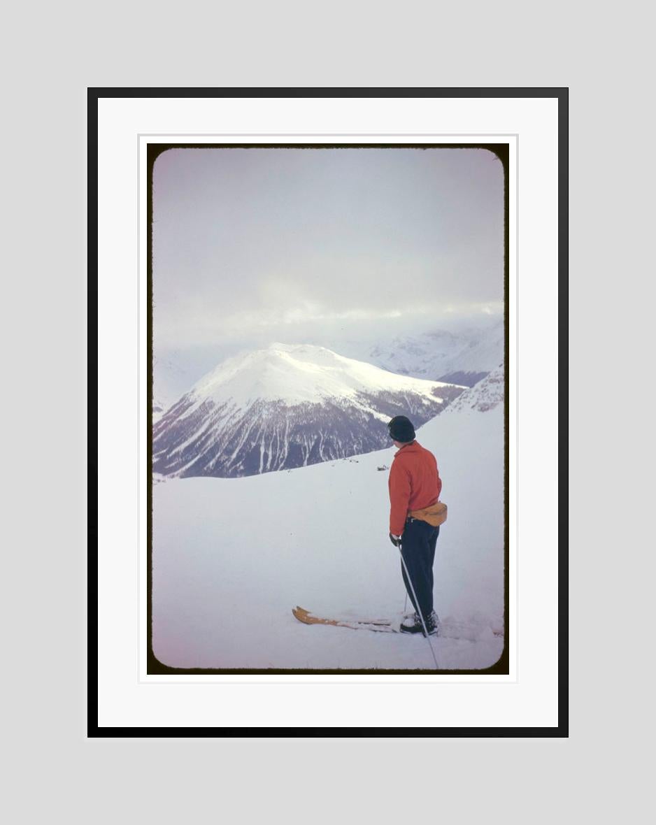 In cima al mondo  1954 Oversize Edizione limitata con timbro della firma - Color Photograph Grigio di Toni Frissell