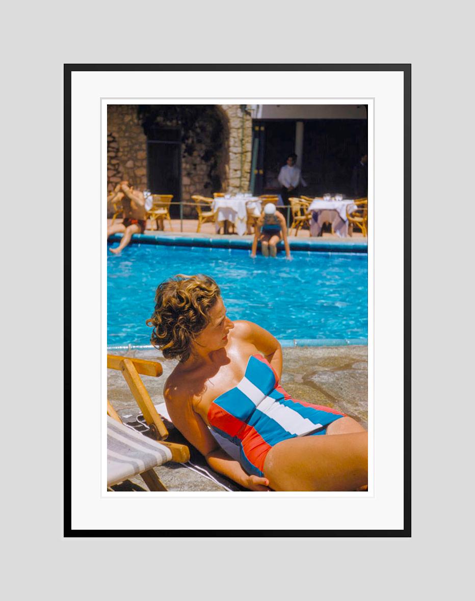 Poolside in Capri 

1959

Eine schicke Urlauberin im Badeanzug am Pool in Capri, Italien, 1959

von Toni Frissell

40 x 30