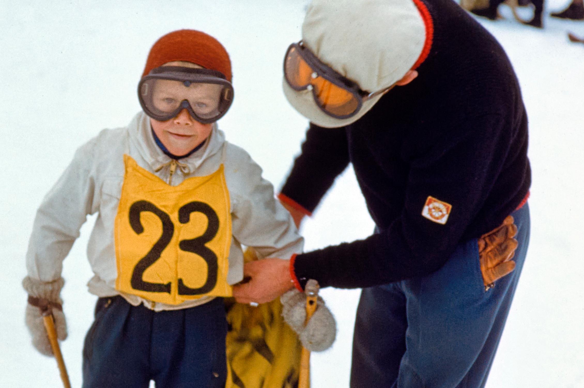 Compétition de ski à St Anton 1955  Édition limitée estampillée Signature
par Toni Frissell

Ouverture St. Anton, Autriche, concours pour enfants 1955.


Surdimensionné 30 x 20