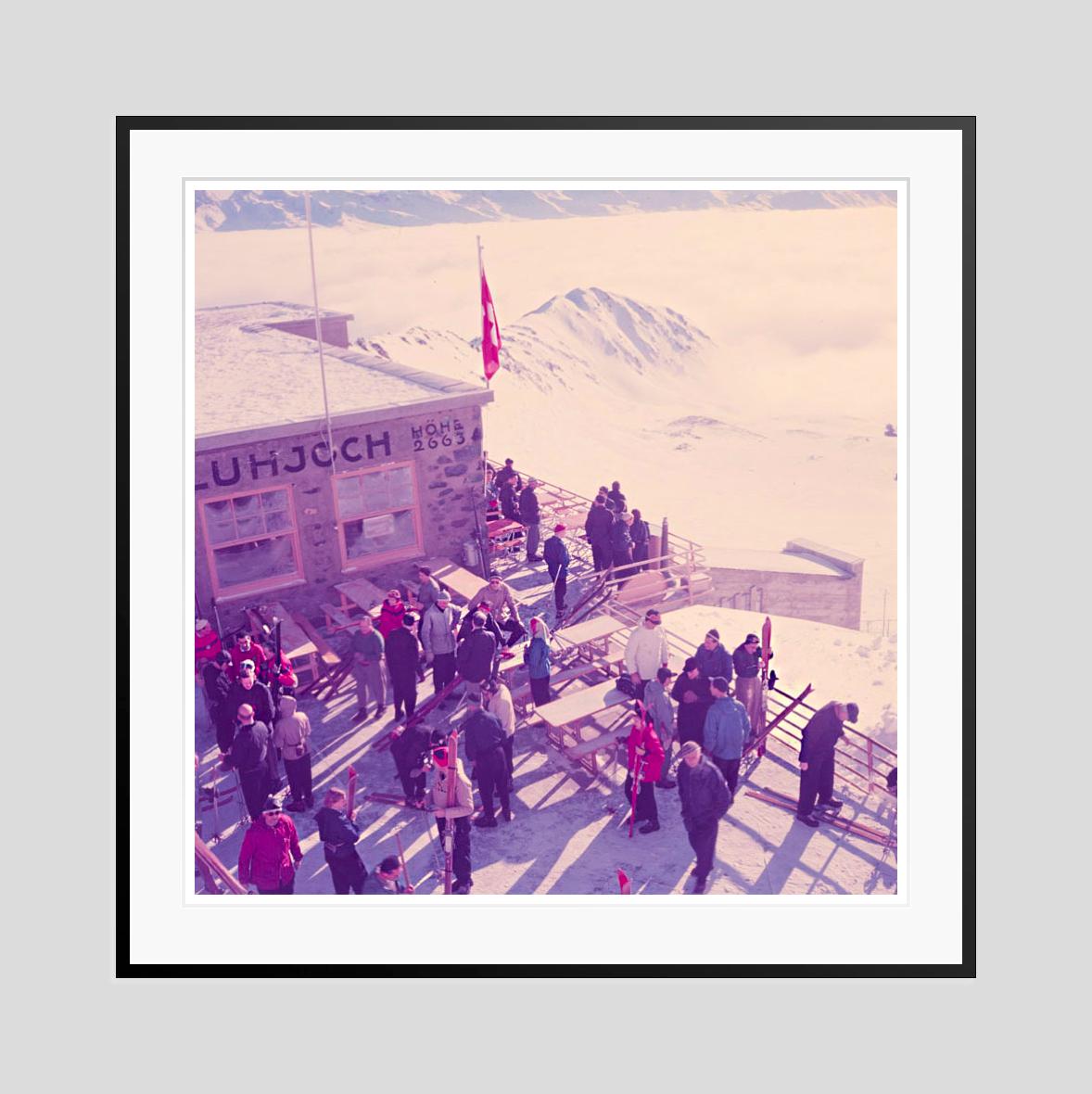 Ski Lift 1951, limitierte, gestempelte Auflage (Violett), Color Photograph, von Toni Frissell