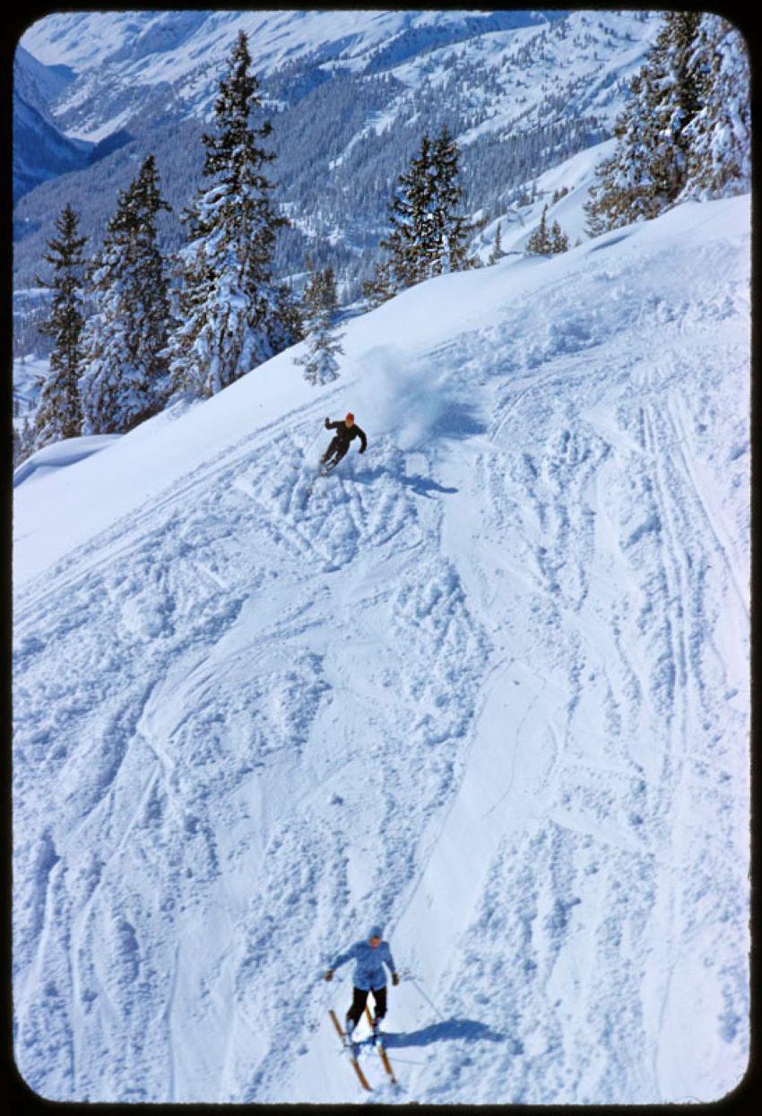 Toni Frissell Color Photograph –  Skiers On The Piste 1955 Oversize Limitierte Signatur-Ausgabe 