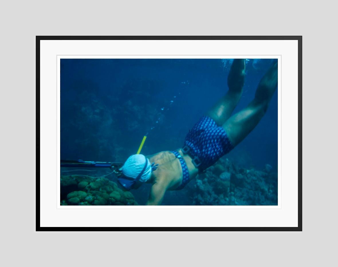 Pesca submarina en Antigua 1961 Edición limitada sobredimensionada con sello de firma - Photograph de Toni Frissell
