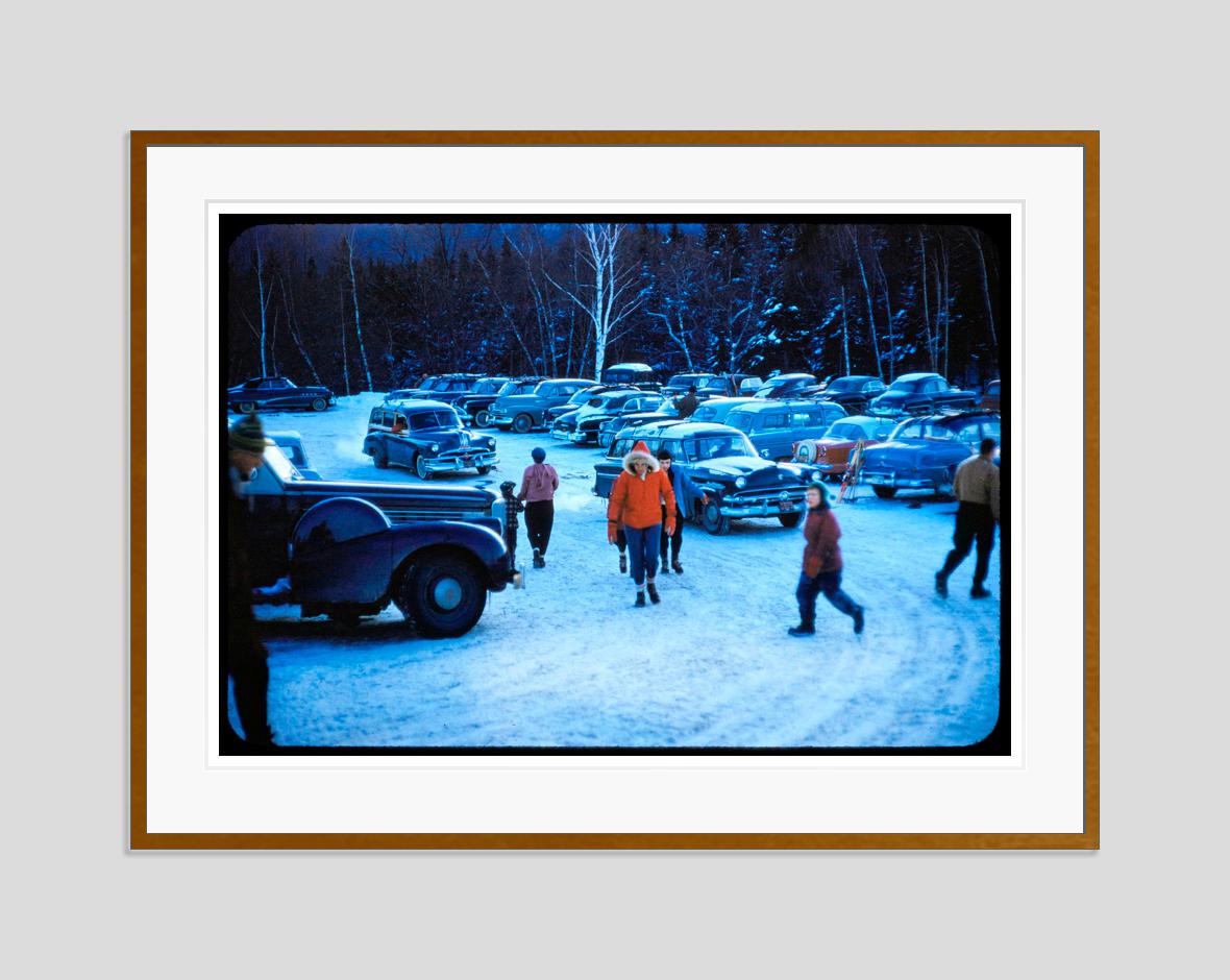 Stowe Mountain Resort 1955 Limitierte, gestempelte Auflage – Photograph von Toni Frissell