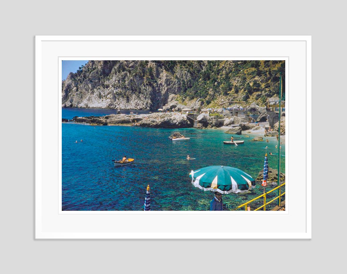 Schwimmer in Capri 1959 Übergröße Limited Signature Stamped Edition (Moderne), Photograph, von Toni Frissell