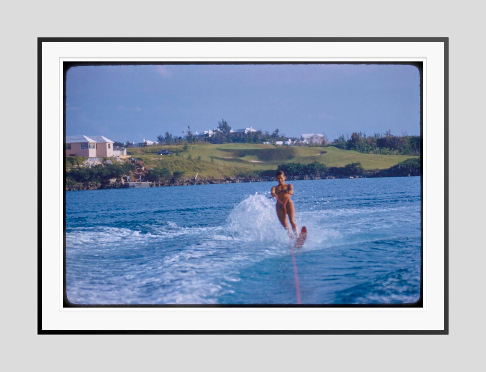 Wasserskifahren in Acapulco, 1959, limitierte, gestempelte Auflage (Blau), Color Photograph, von Toni Frissell