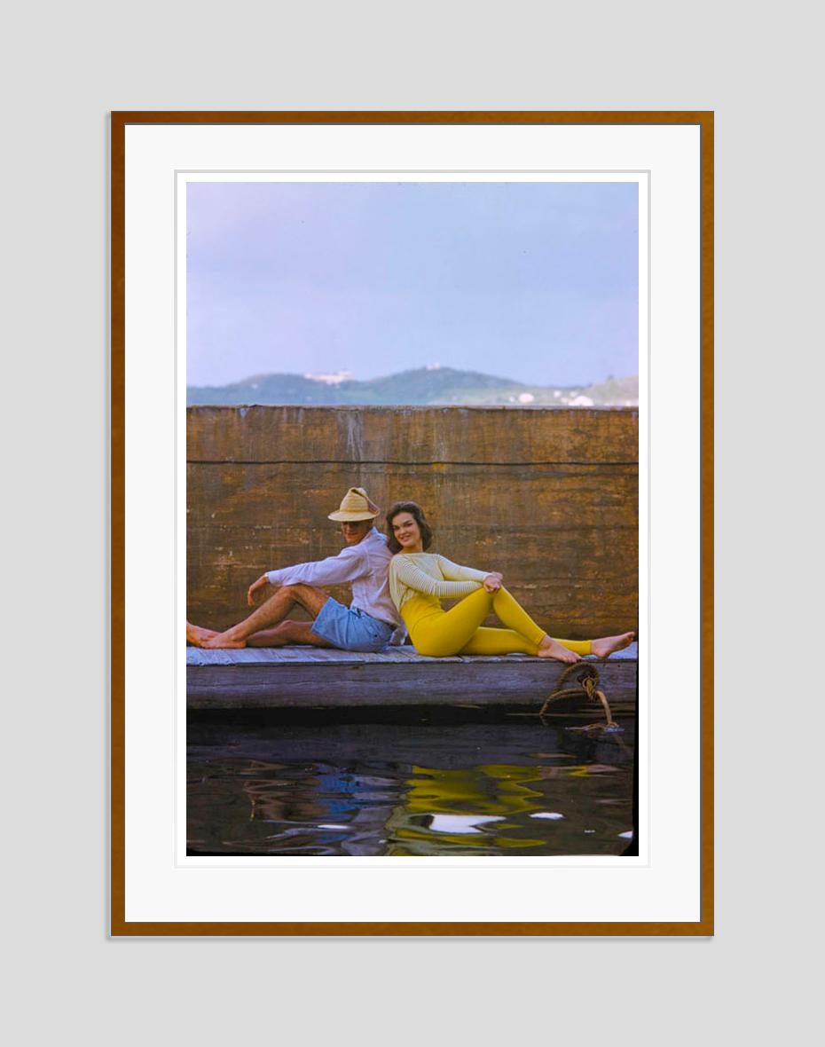 Am Wasser auf den Bermudas  1960 Oversize Limited Signature Stamped Edition – Photograph von Toni Frissell