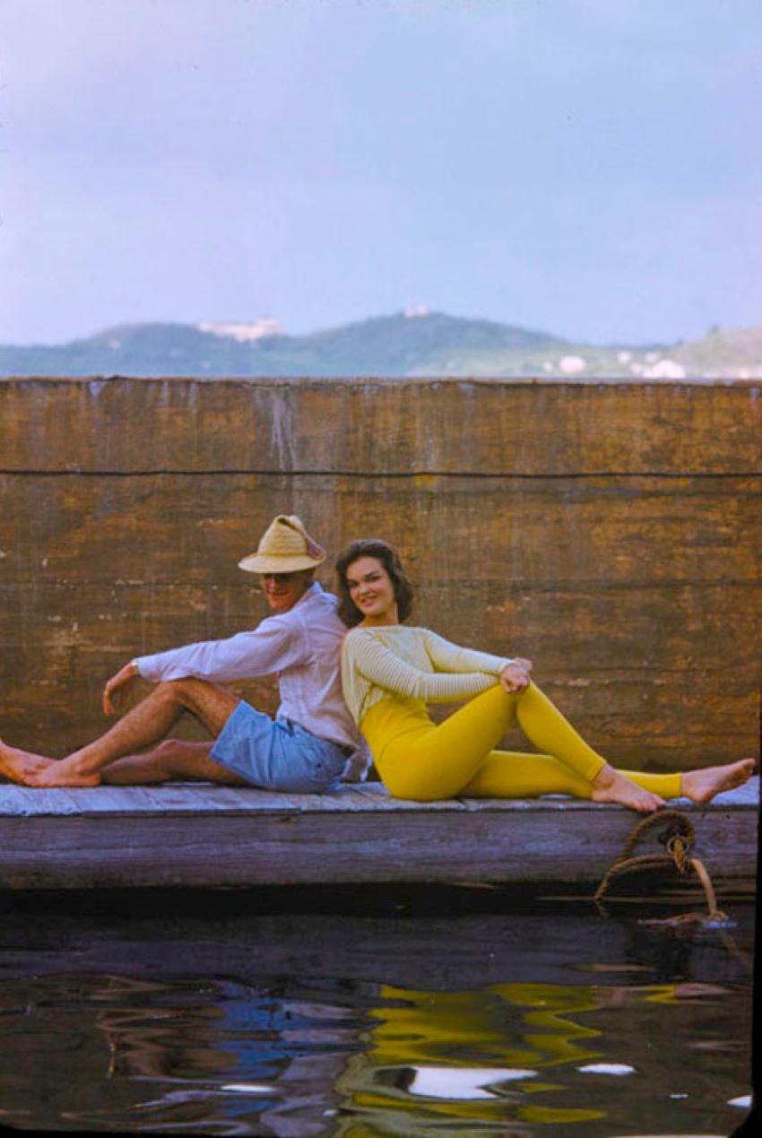 Toni Frissell Color Photograph – Am Wasser auf den Bermudas  1960 Oversize Limited Signature Stamped Edition