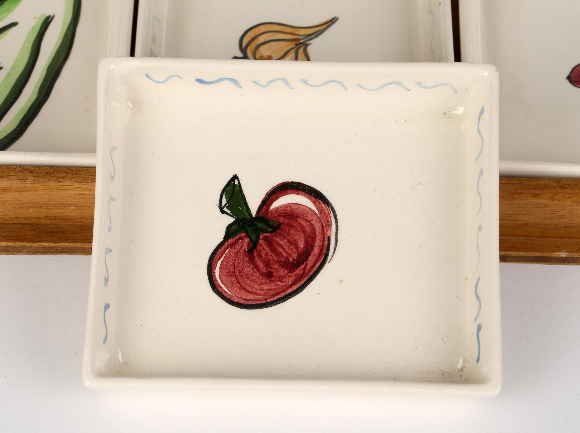 Toni Raymond Mid-Century Pottery Serving Dishes on Fitted Tray In Good Condition For Sale In Bishop's Stortford, Hertfordshire