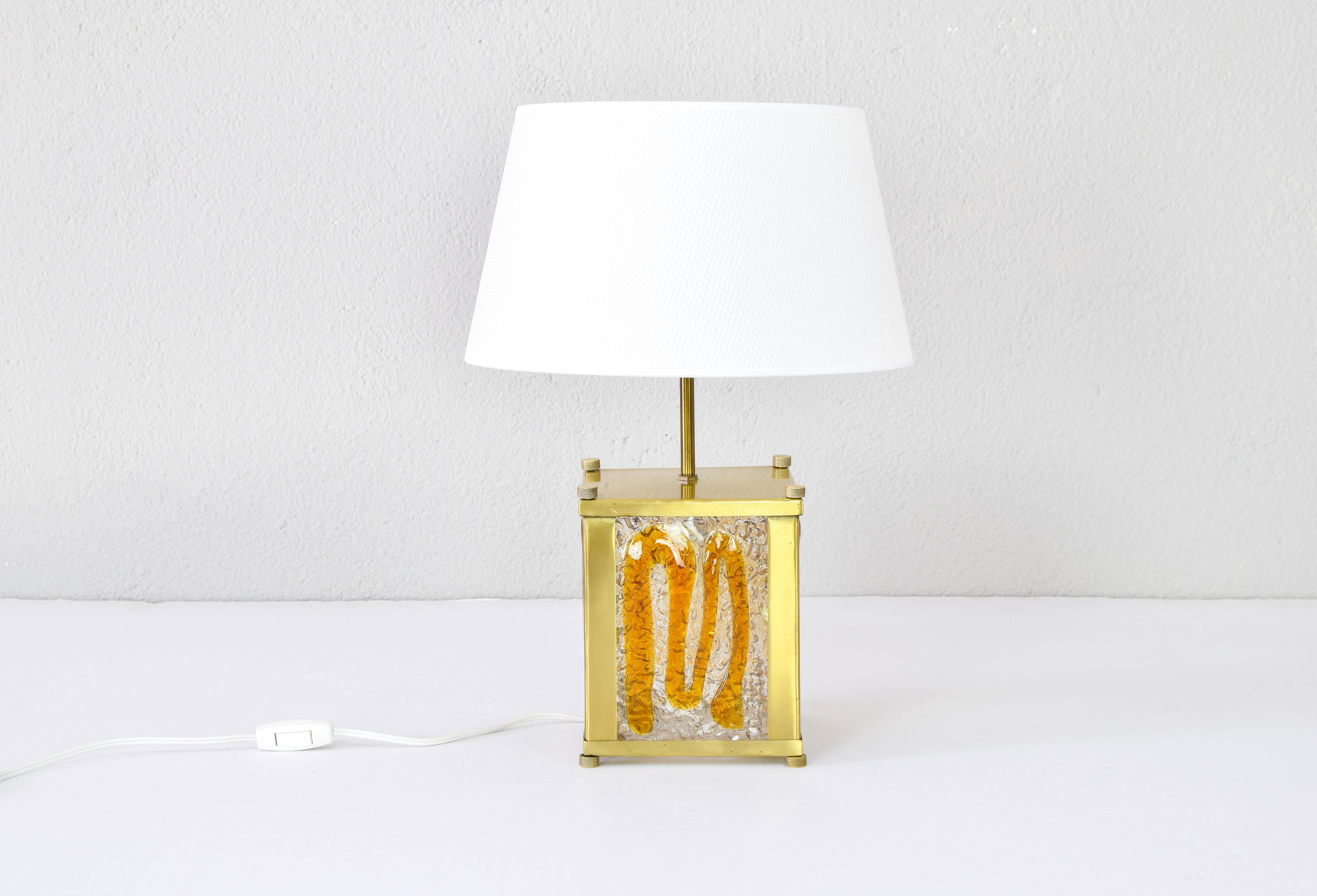 Amber Murano Glass and Brass Italian Modern Mazzega Table Lamp Zuccheri Style  In Good Condition For Sale In Escalona, Toledo