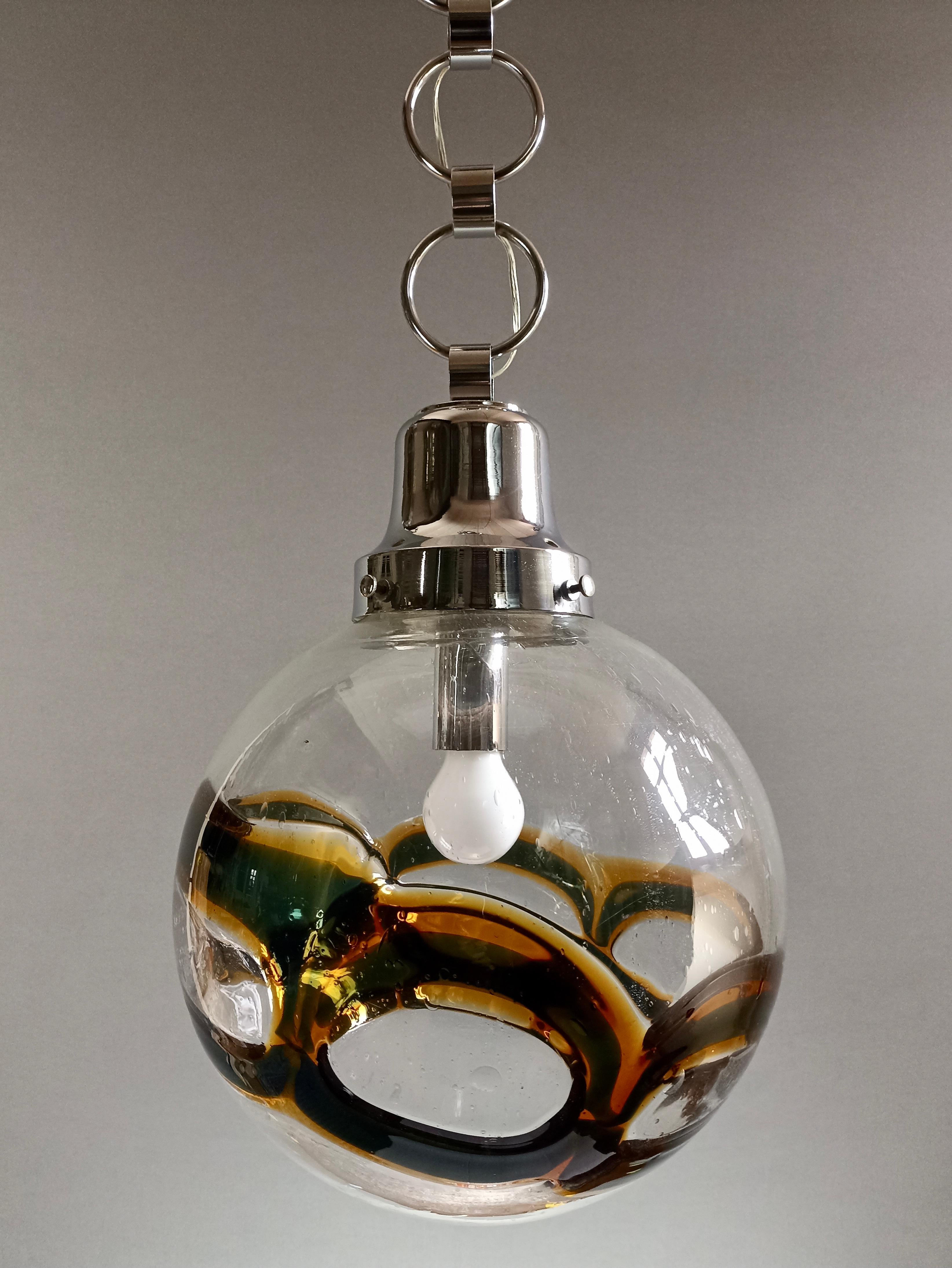 Fait main Grande lampe à suspension attribuée à Toni Zuccheri en verre d'art de Murano de l'ère spatiale, années 1960 en vente
