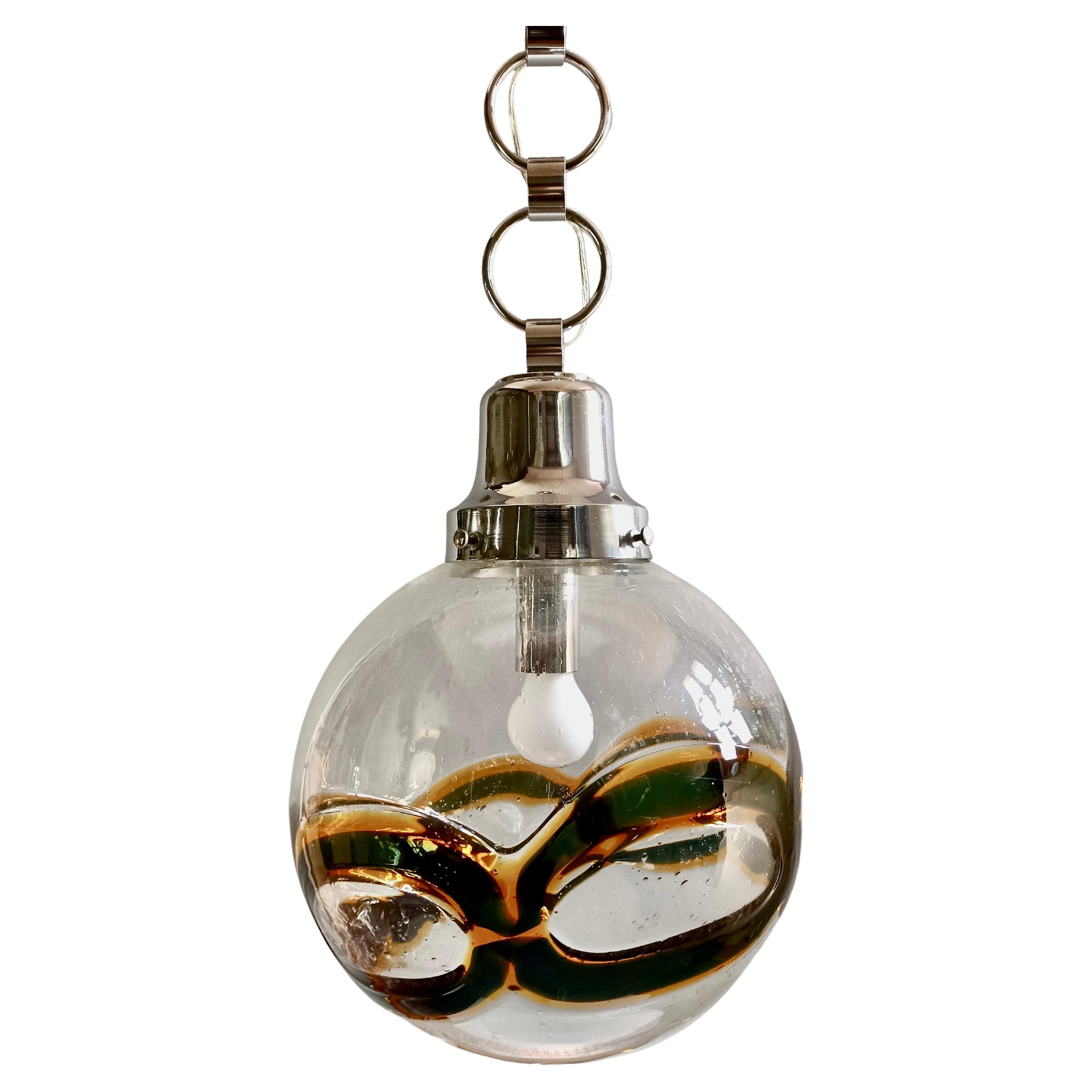 Grande lampe à suspension attribuée à Toni Zuccheri en verre d'art de Murano de l'ère spatiale, années 1960