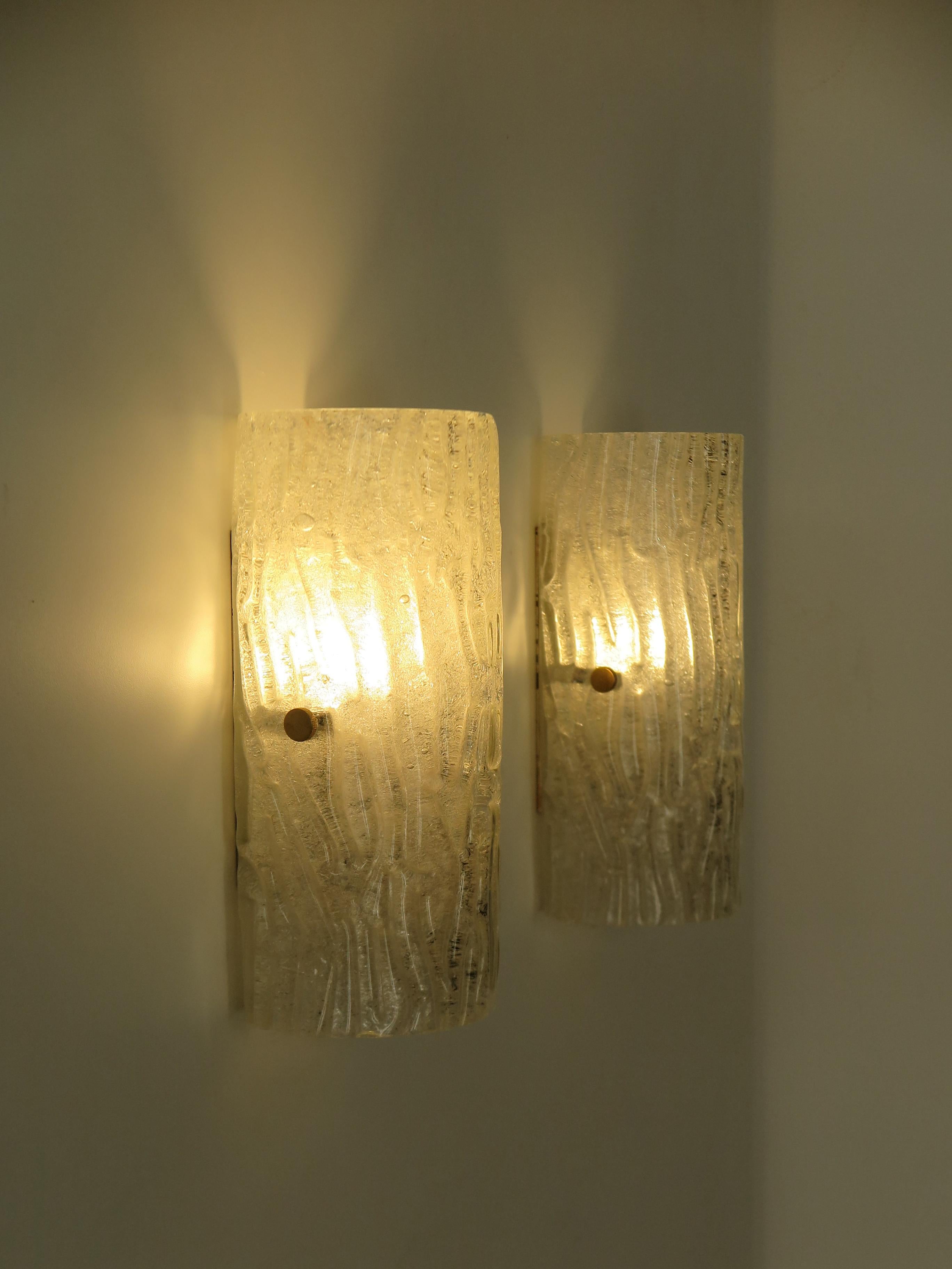 Italian midcentury modern design sconces wall lamps designed by Toni Zuccheri and produced by Archimede Seguso Murano with bark glass diffuser, metal structure, and brass details, made in Italy in the 1950s.
4 available.

Price for the set of
