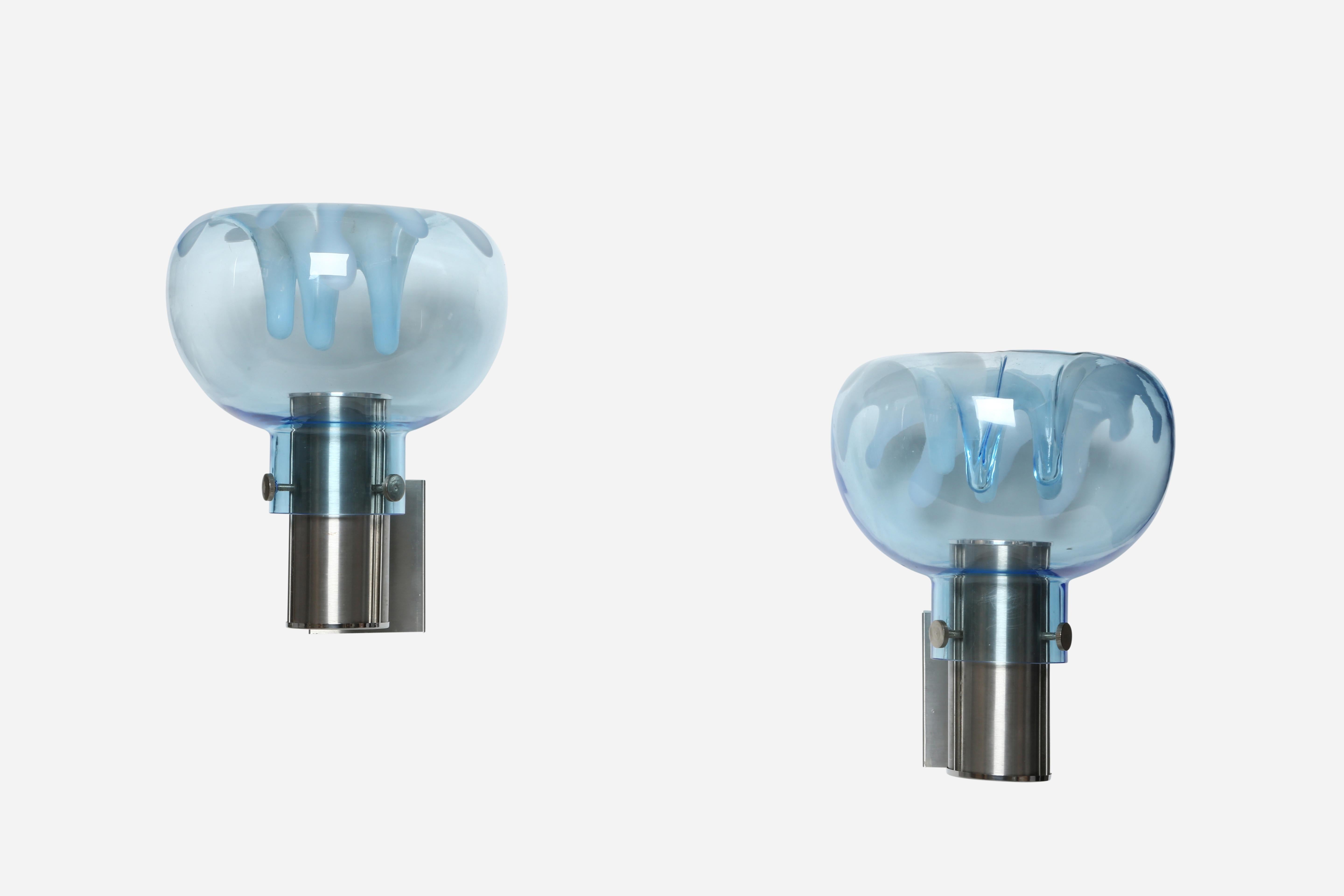 Murano glass sconces by Toni Zuccheri for VeArt.
Designed and manufactured in 1970s.
Take one medium base bulb each.
Complimentary US rewiring upon request.

We take pride in bringing vintage fixtures to their full glory again.
At Illustris Lighting
