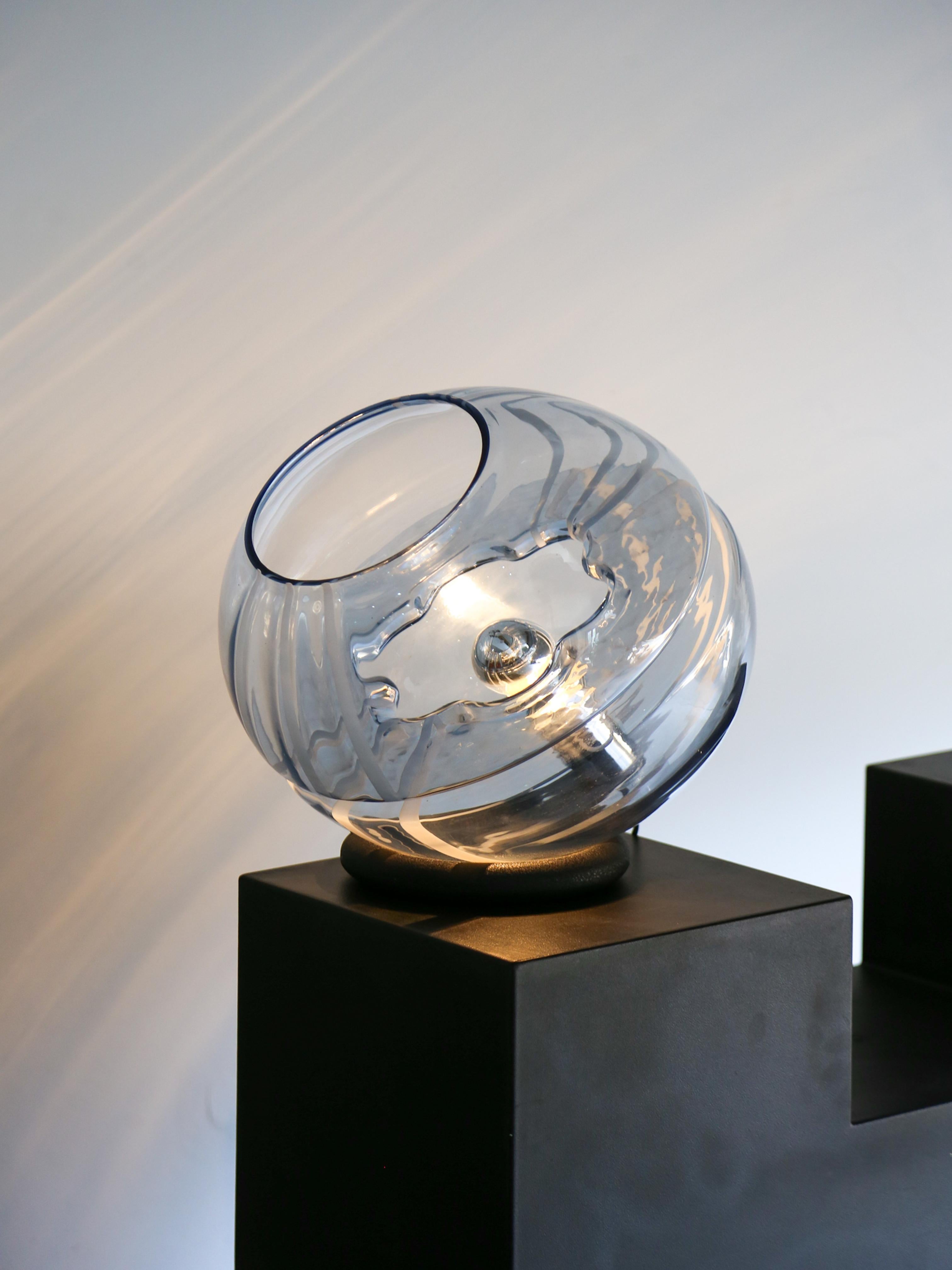 Mid-20th Century Toni Zuccheri Round Murano Glass Table Lamp with White Lines