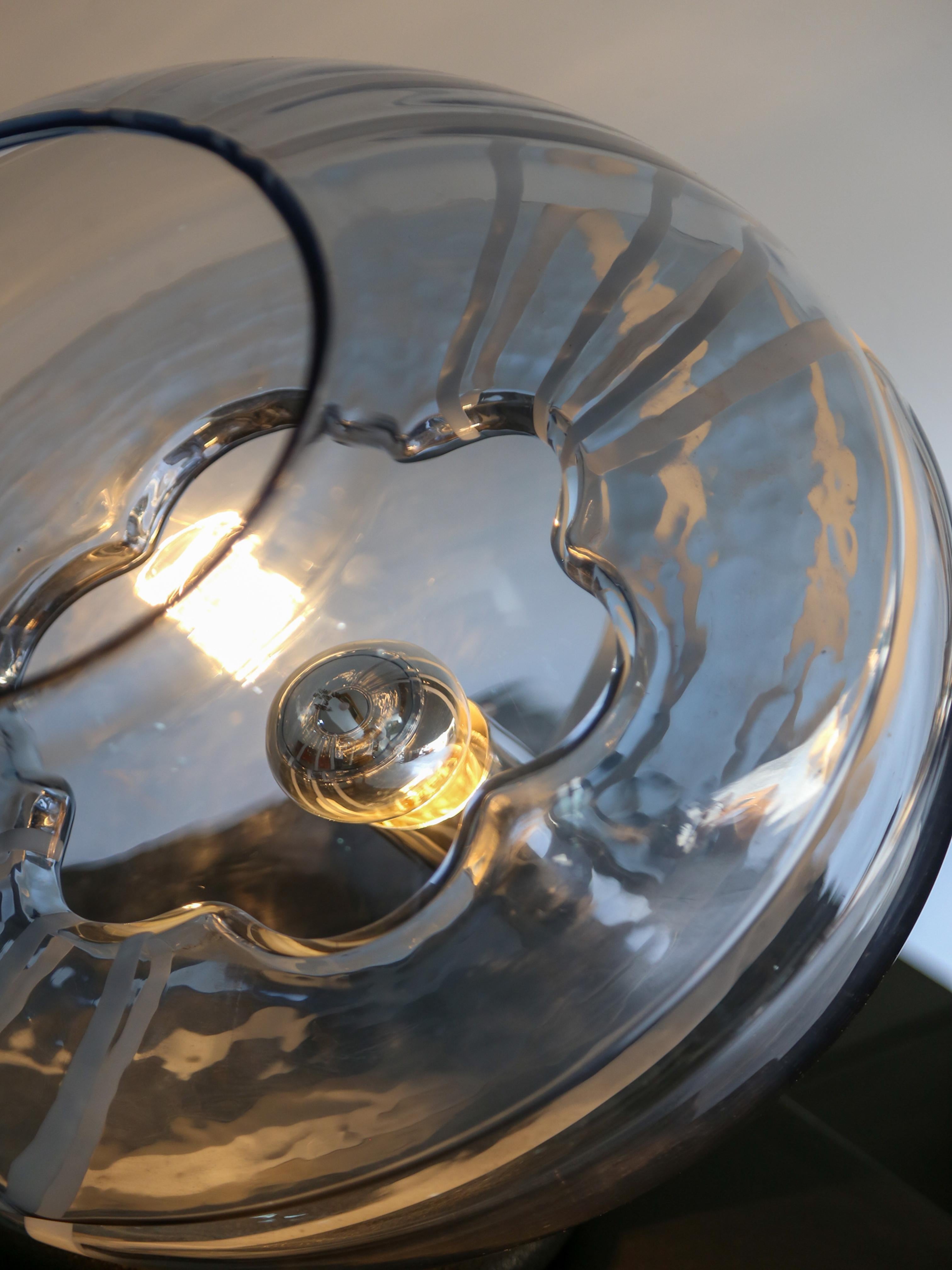 Toni Zuccheri Round Murano Glass Table Lamp with White Lines 1