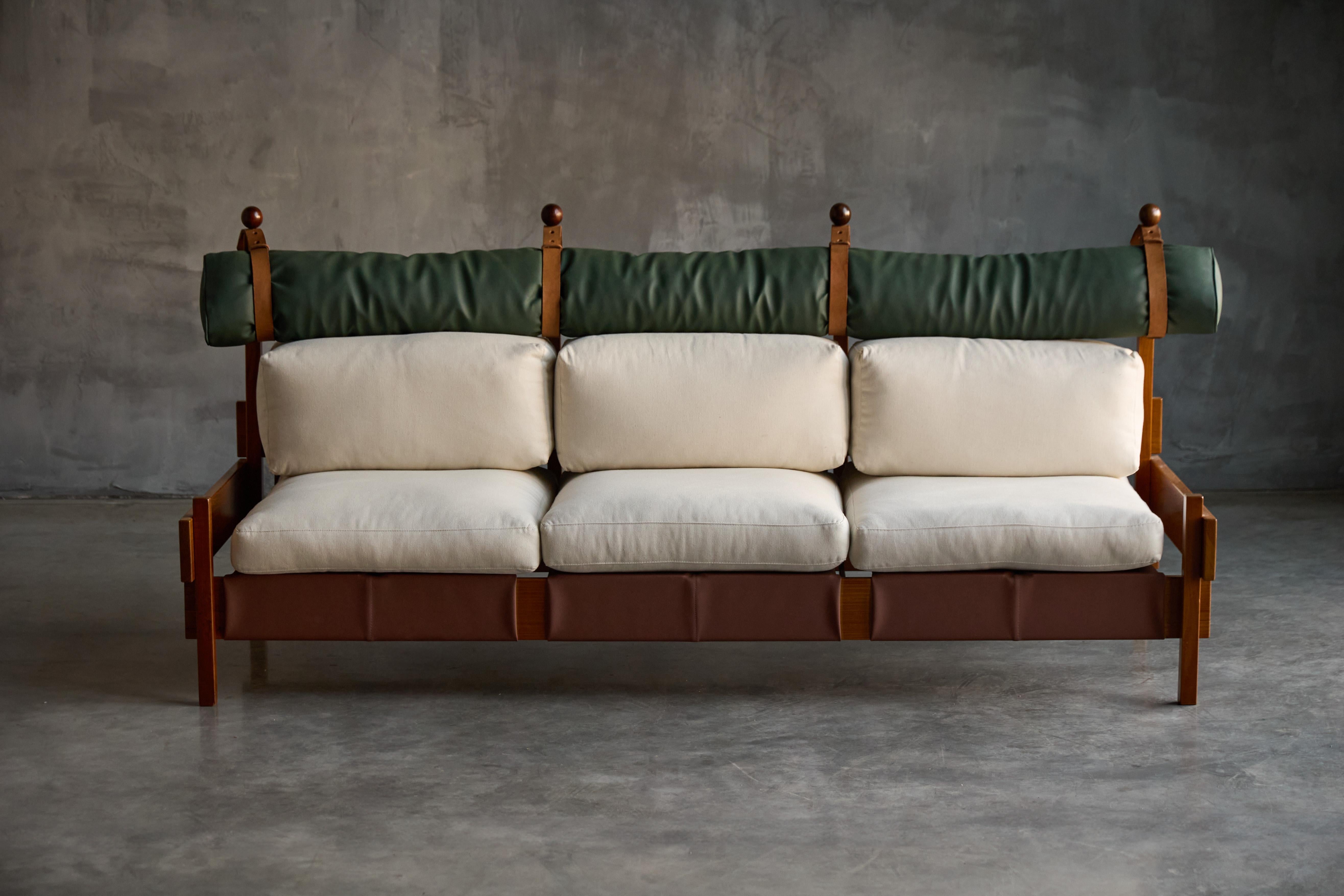 Dreisitziges Sofa „Tonico“ von Sergio Rodrigues, Brasilien, 1963 (Brasilianisch) im Angebot