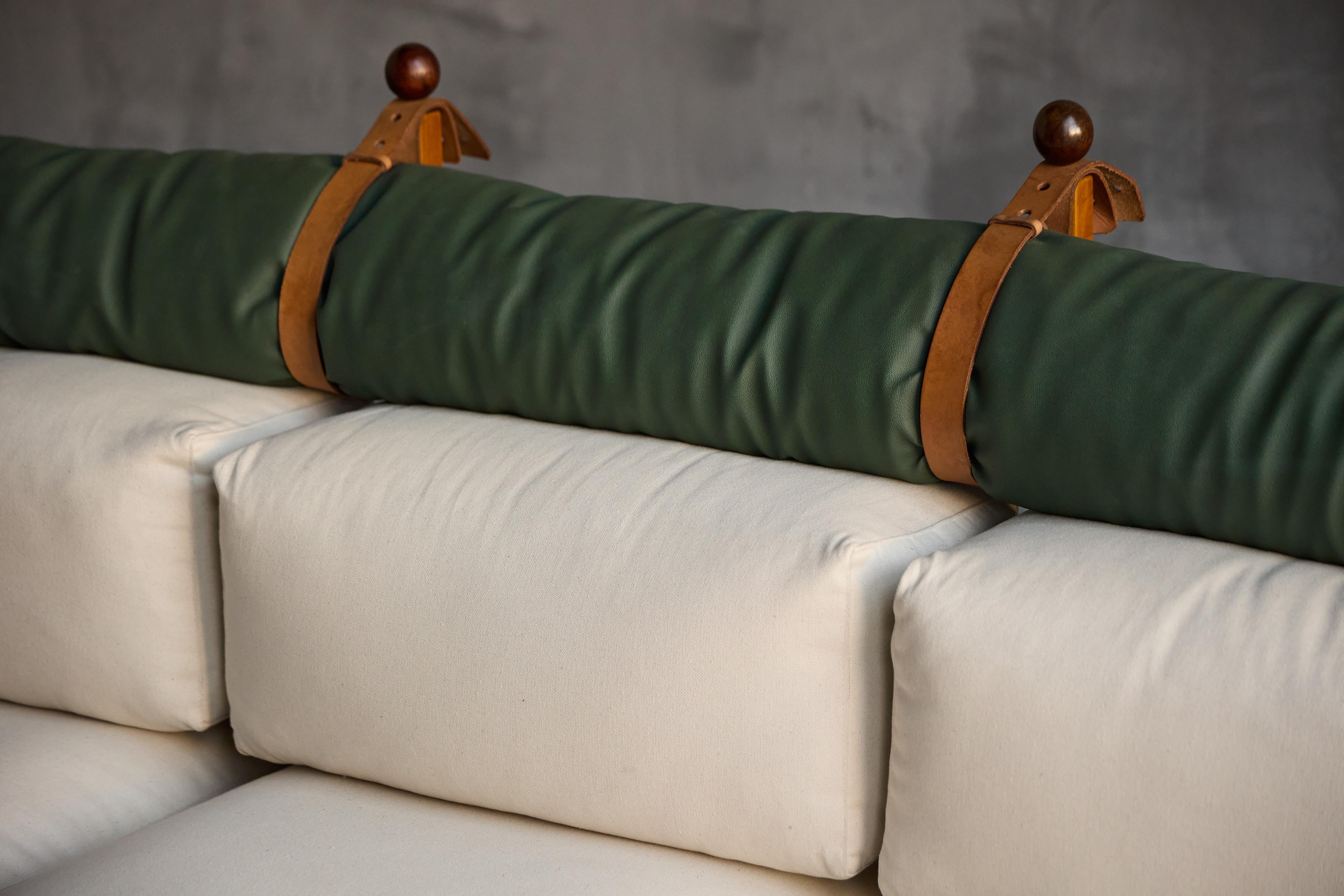 Dreisitziges Sofa „Tonico“ von Sergio Rodrigues, Brasilien, 1963 im Zustand „Hervorragend“ im Angebot in Antwerp, BE