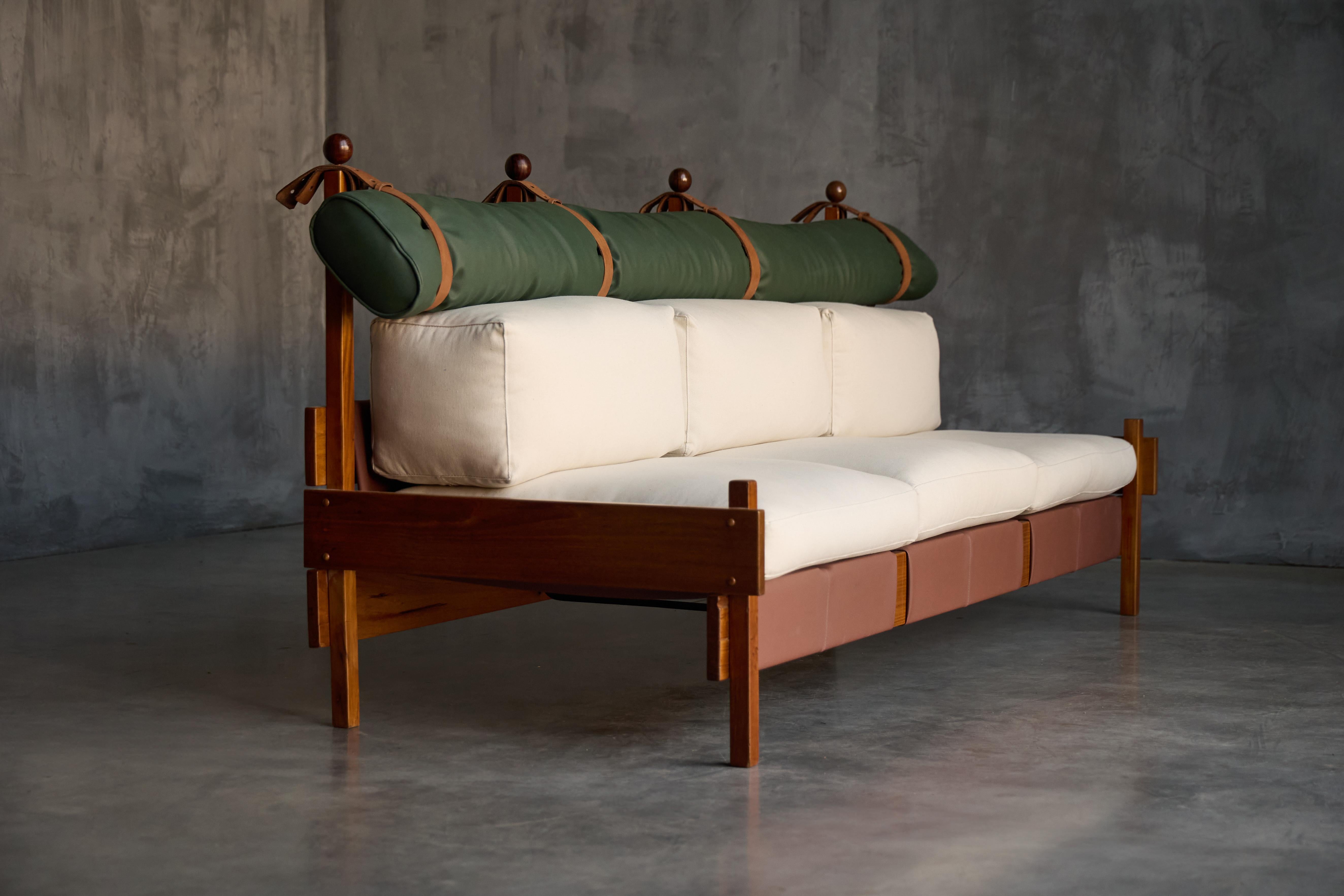 Dreisitziges Sofa „Tonico“ von Sergio Rodrigues, Brasilien, 1963 (Mitte des 20. Jahrhunderts) im Angebot