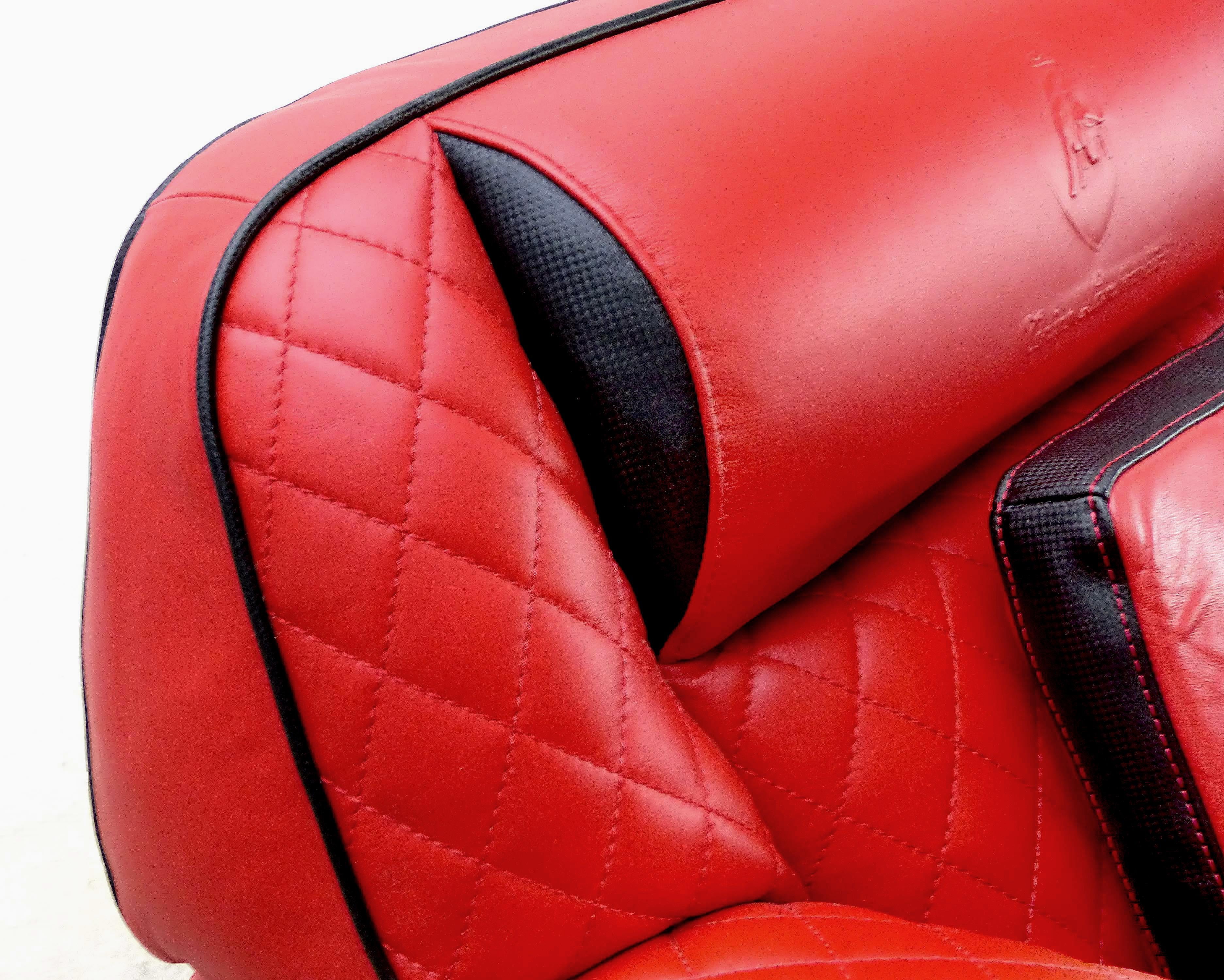 Tonino Lamborghini Carbon Imola Leather Armchair by Formitalia In Good Condition For Sale In Miami, FL