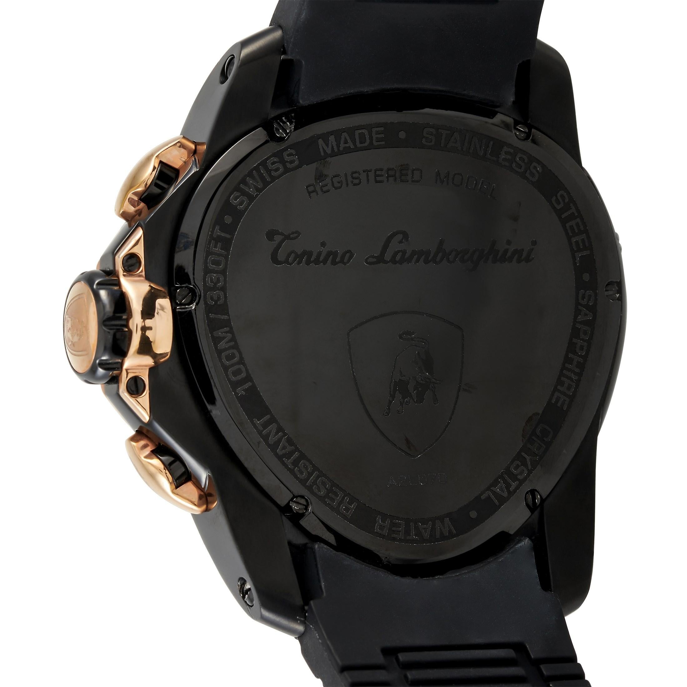 Cette montre Lamborghini Spyder Automatic 2.0 53,50 mm en acier inoxydable, dont la référence est SW1121SP, présente un boîtier en acier inoxydable qui mesure 53 mm de diamètre. Le boîtier est présenté sur un bracelet en acier inoxydable assorti. Le