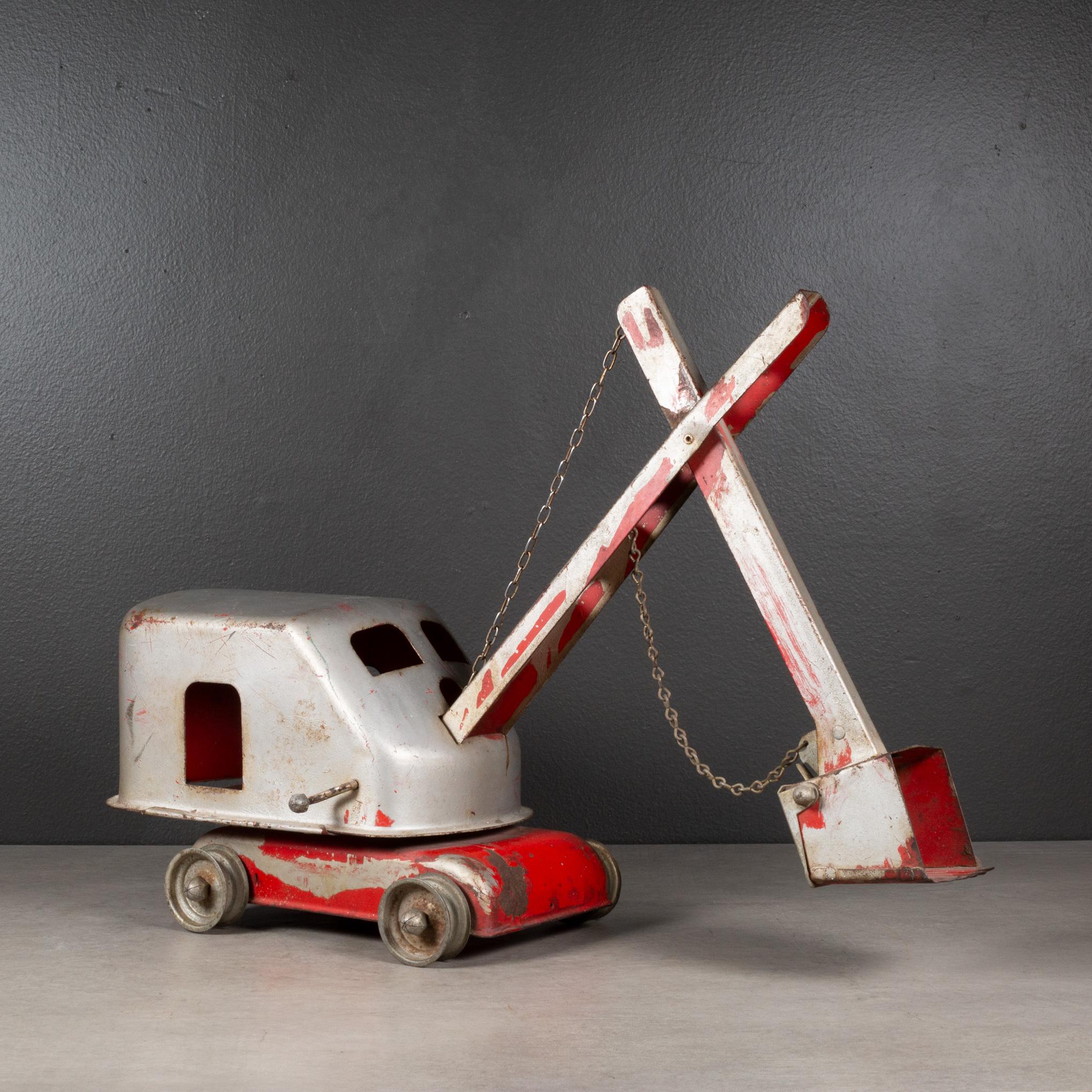 ABOUT

An original die cast steel Tonka toy steam shovel No. 100. The handle the raises the clam bucket up and down. The body rotates on the base. 

Shown with life size hand model for scale. 

    CREATOR Tonka Toys. 
    DATE OF MANUFACTURE c1950.