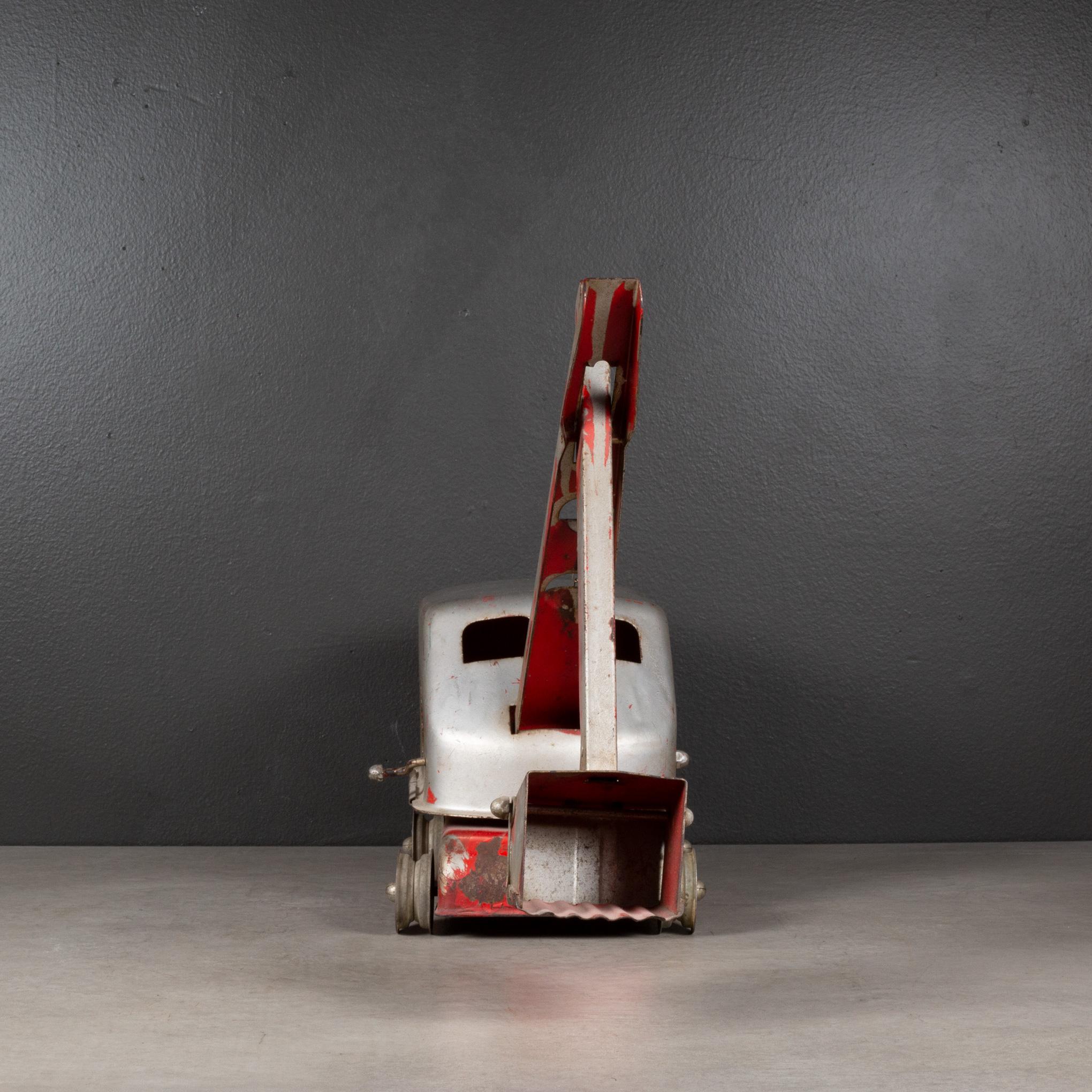 Tonka Red Steam Shovel No. 100, Clam Bucket, c.1950 In Good Condition In San Francisco, CA