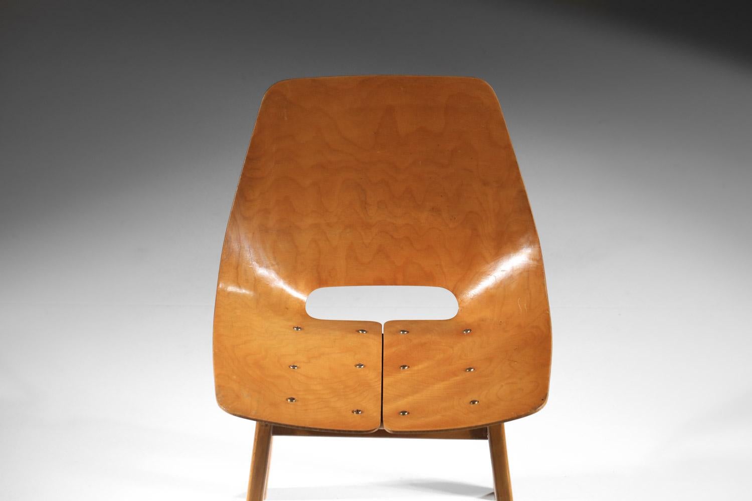 Tonneau-Stuhl von Pierre Guariche aus den 60er Jahren in Massivholz im Angebot 9
