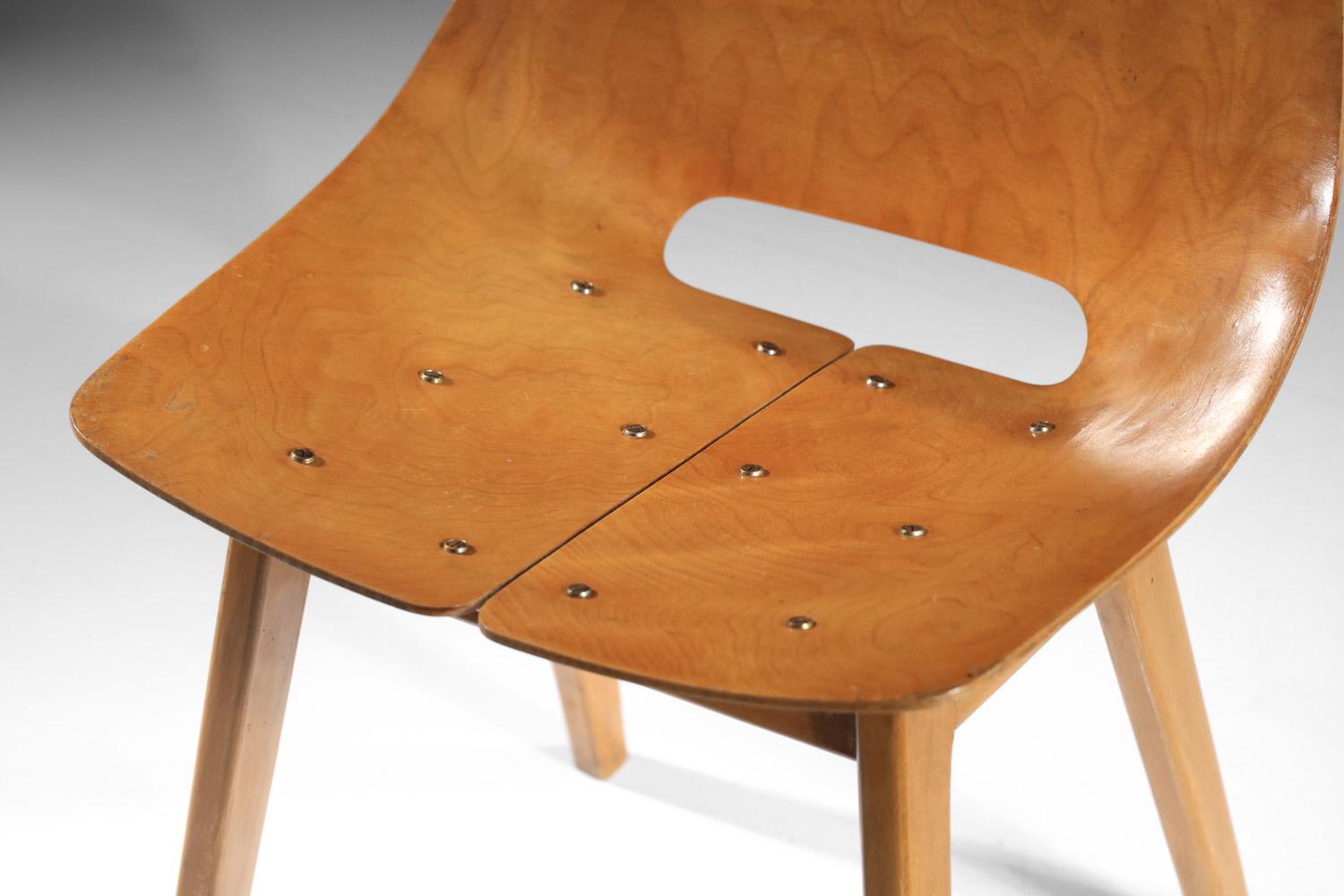 Tonneau-Stuhl von Pierre Guariche aus den 60er Jahren in Massivholz im Angebot 10