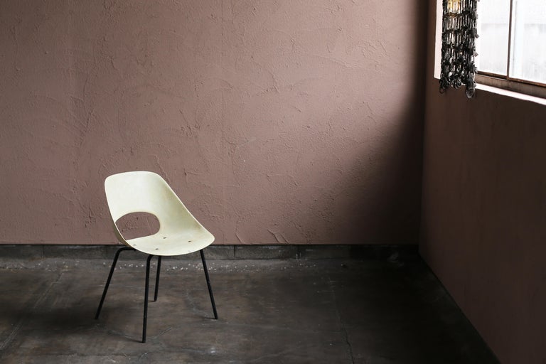 “Tonneau” Fiberglass Chair by Pierre Guariche For Sale 3