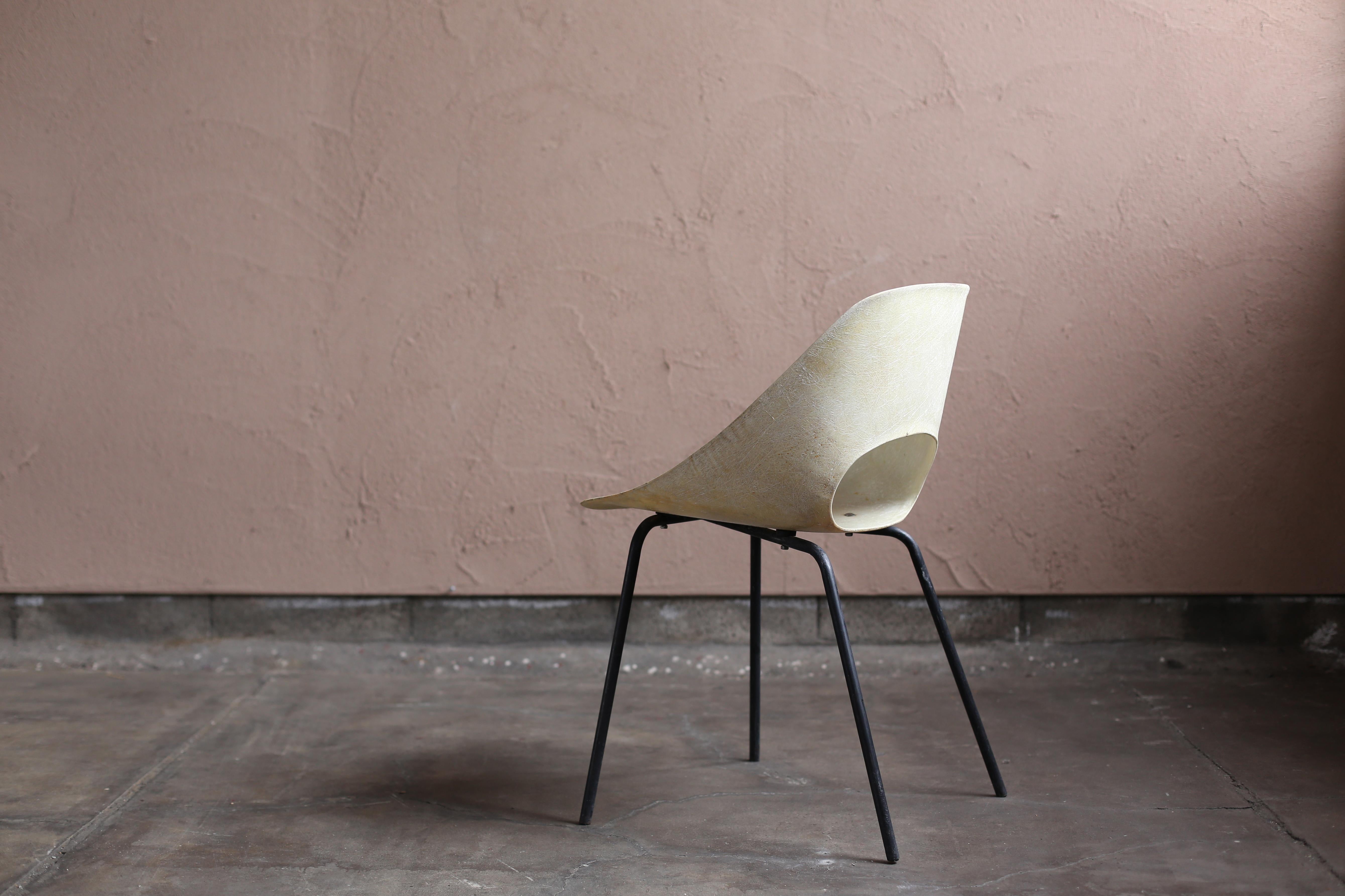 “Tonneau” Fiberglass Chair by Pierre Guariche In Good Condition In Sammu-shi, Chiba