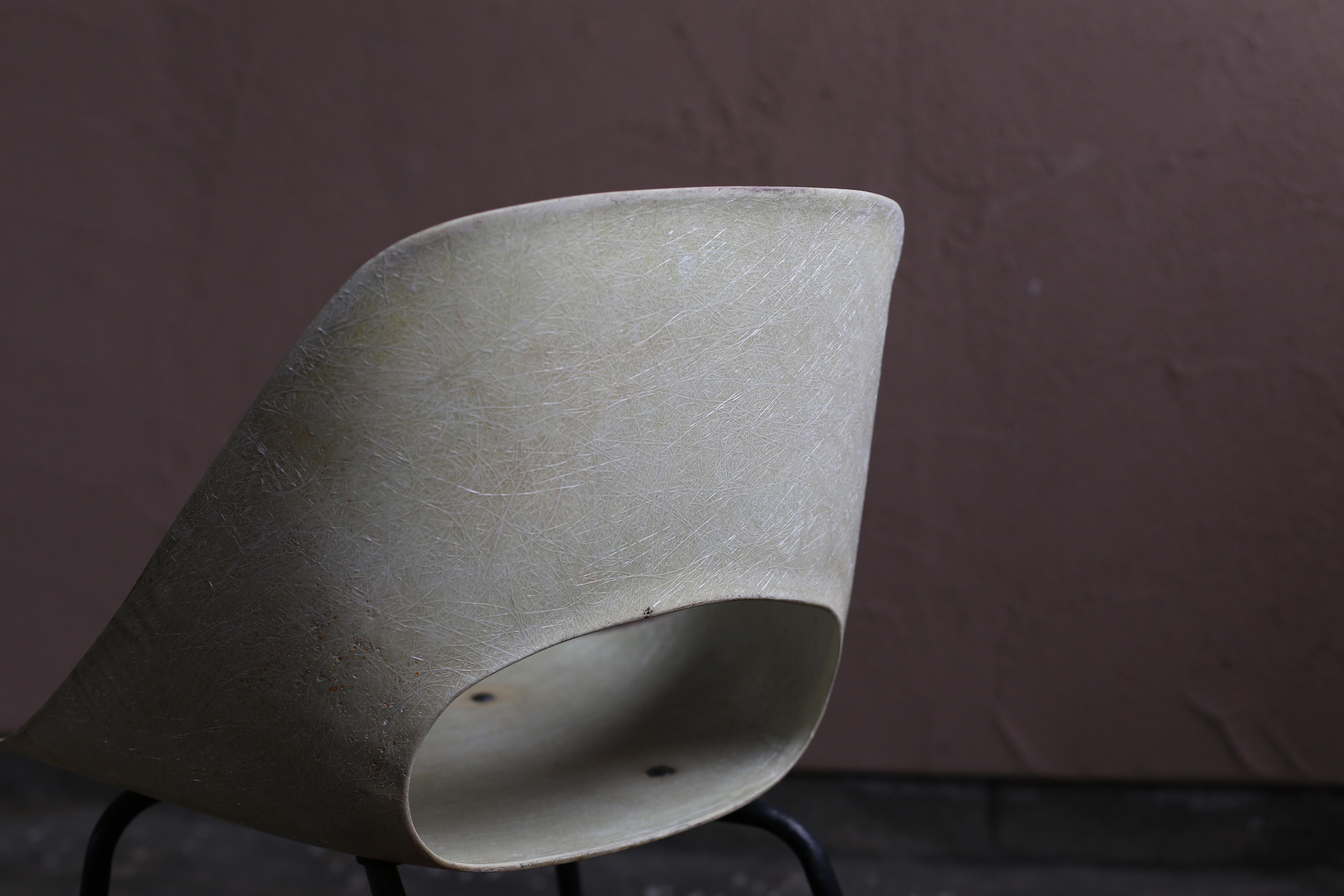 Mid-20th Century “Tonneau” Fiberglass Chair by Pierre Guariche