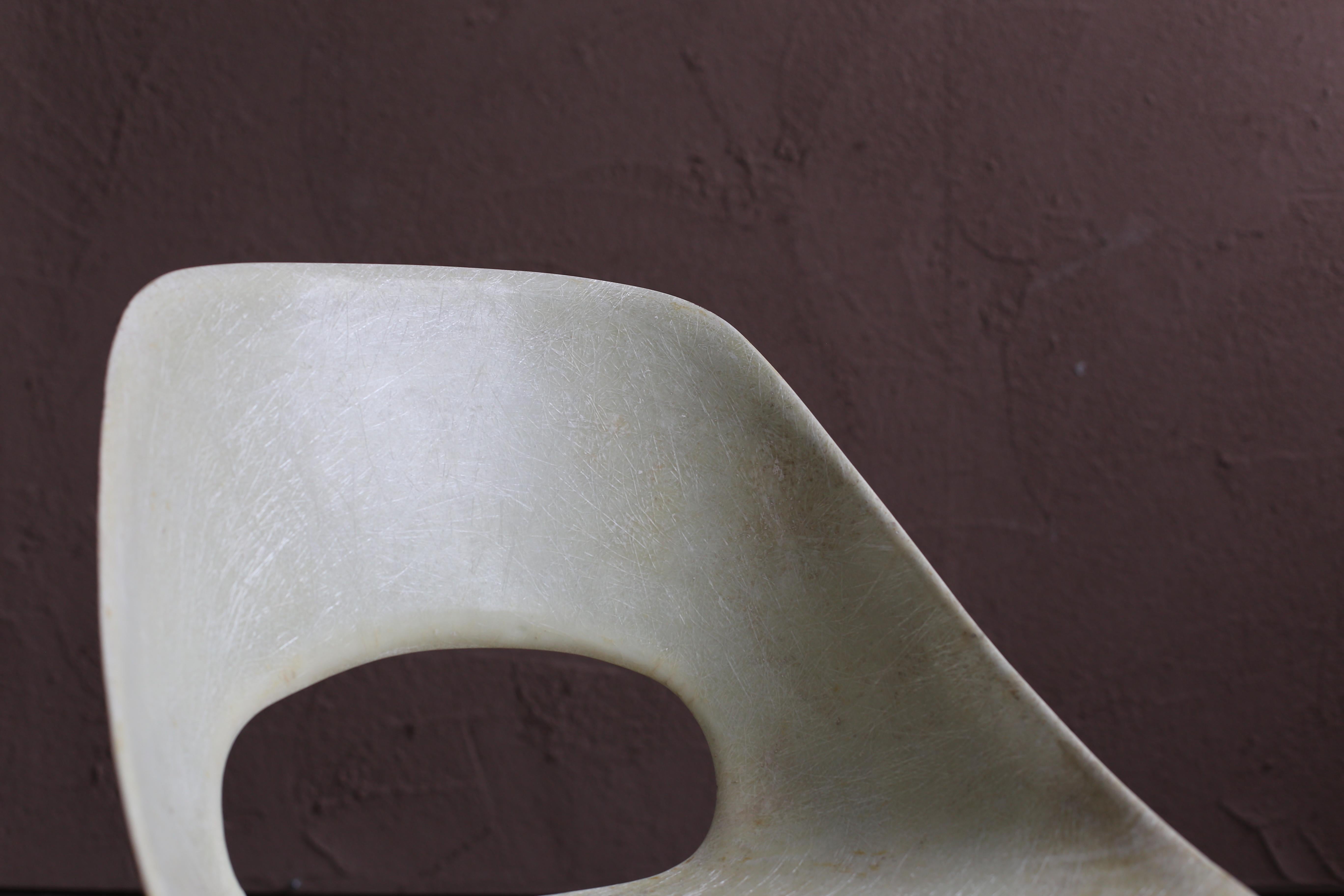 “Tonneau” Fiberglass Chair by Pierre Guariche 1
