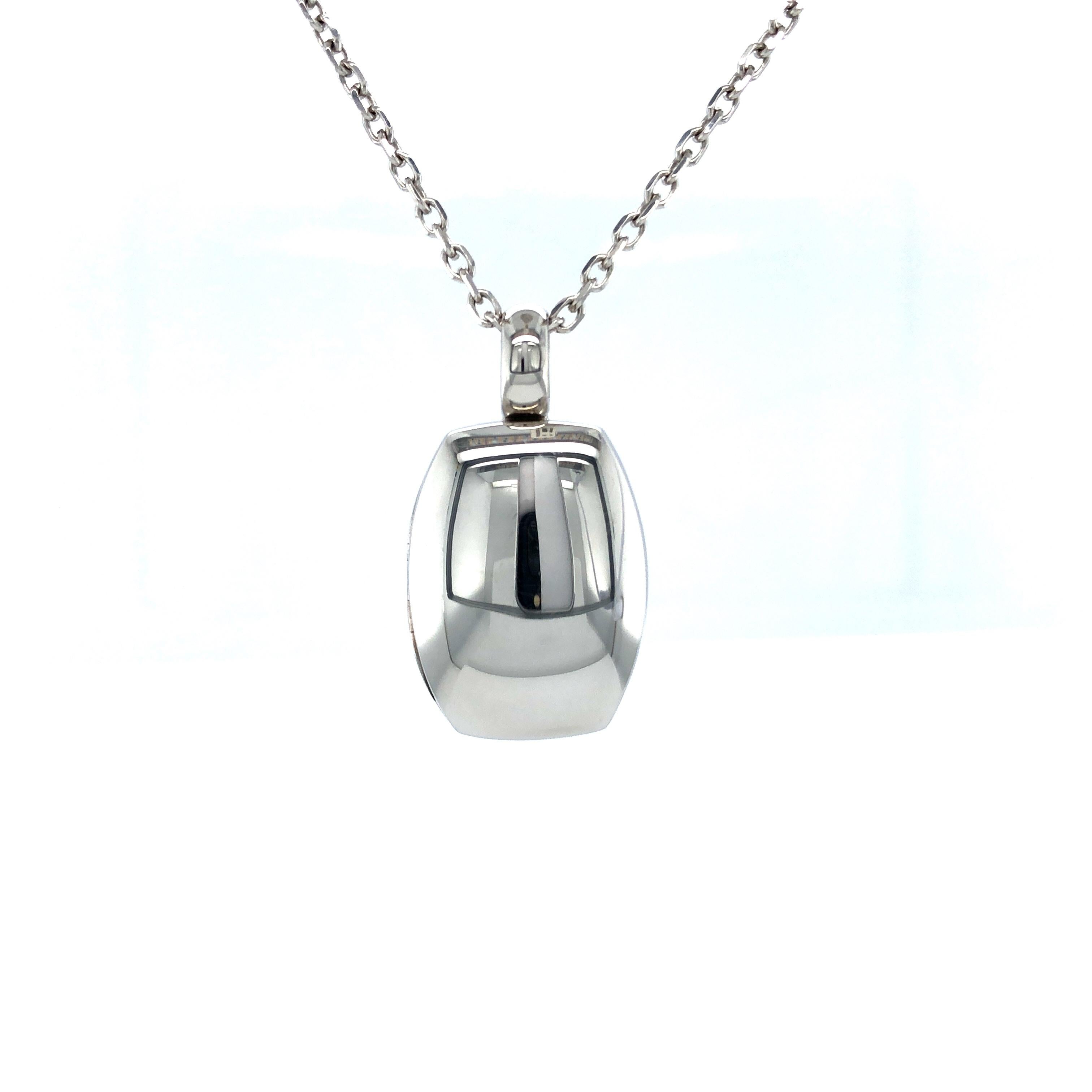 Tonneau Shape - 18k White Gold - Pendant Locket Necklace with Rounded Corners In New Condition For Sale In Pforzheim, DE