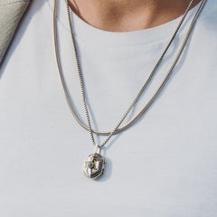 Collier squelette Tonneau avec saphir bleu (édition limitée)