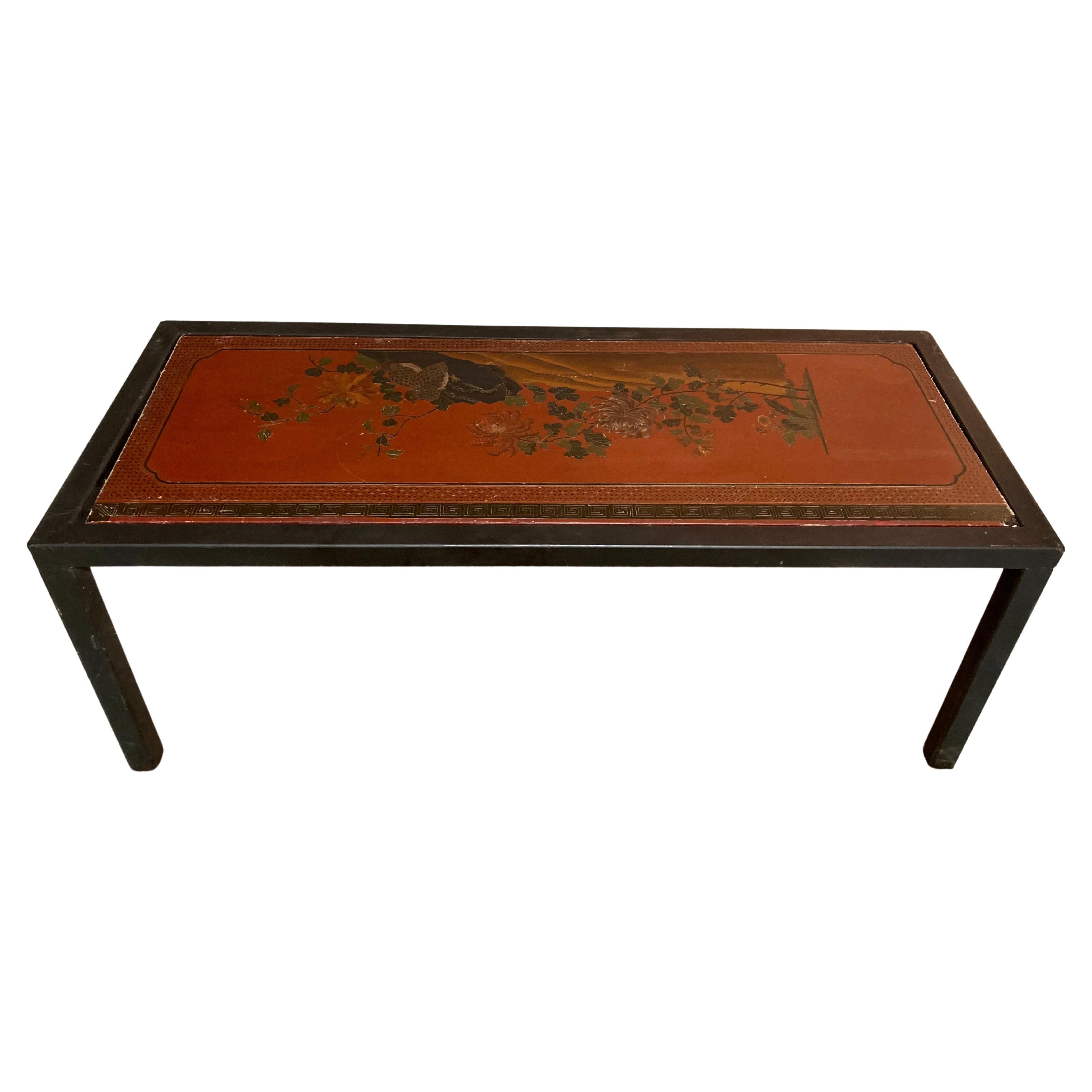 Tony Duquette table basse personnalisée avec panneau chinois encastré en vente
