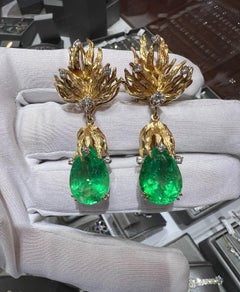 TONY DUQUETTE, boucles d'oreilles pendantes en or 18 carats avec émeraudes colombiennes en forme de poire, 23,00 carats