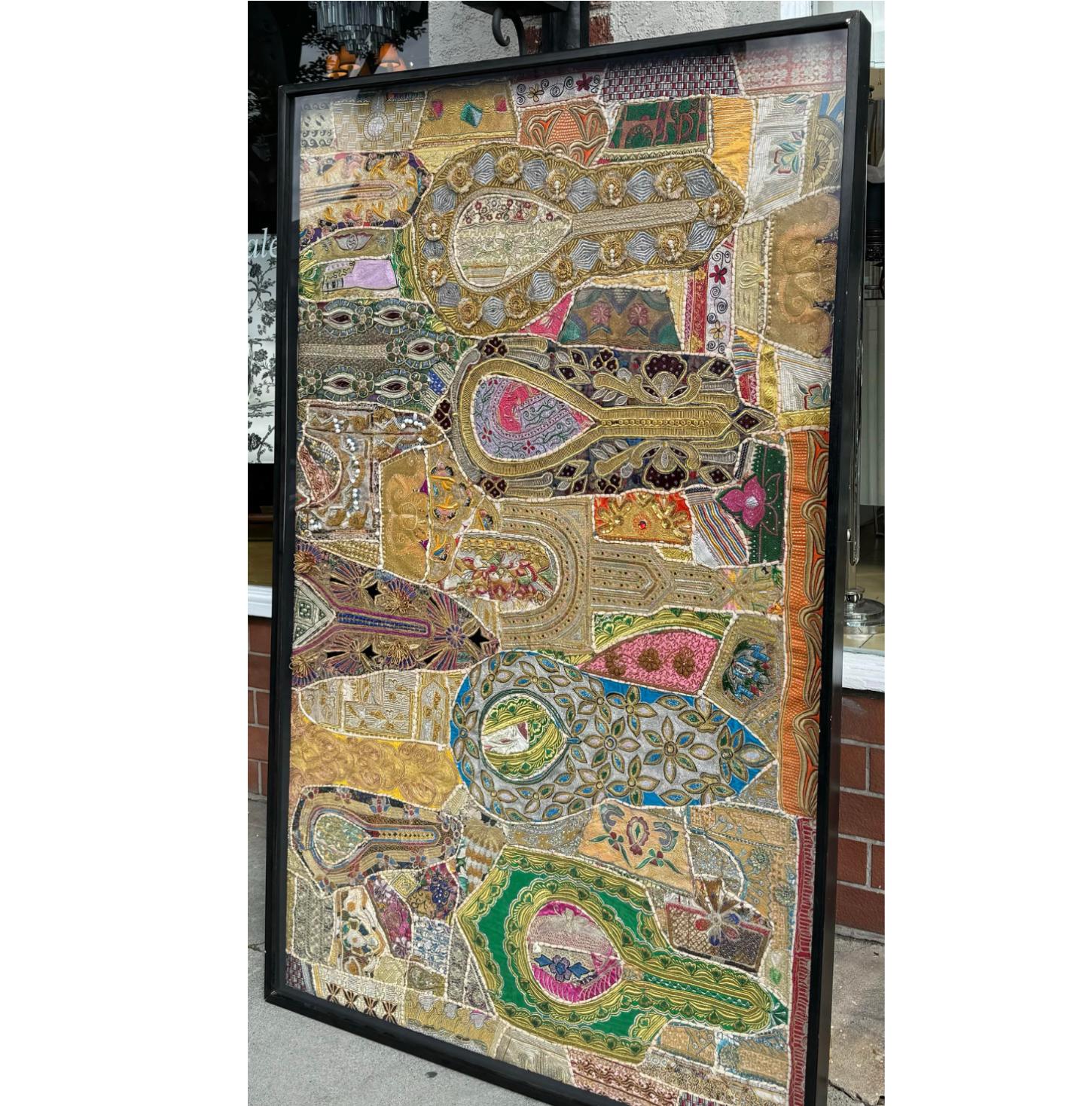 Tony Duquette Gerahmter Balinesischer Textilteppich mit Textilrahmen (Ende des 20. Jahrhunderts) im Angebot