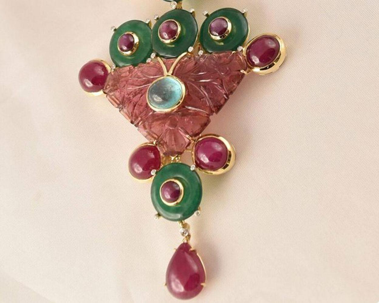 Tony Duquette Ruby, Star Ruby, Agate, Emerald and Diamond Gold Brooch Necklace In New Condition In Montreal, QC
