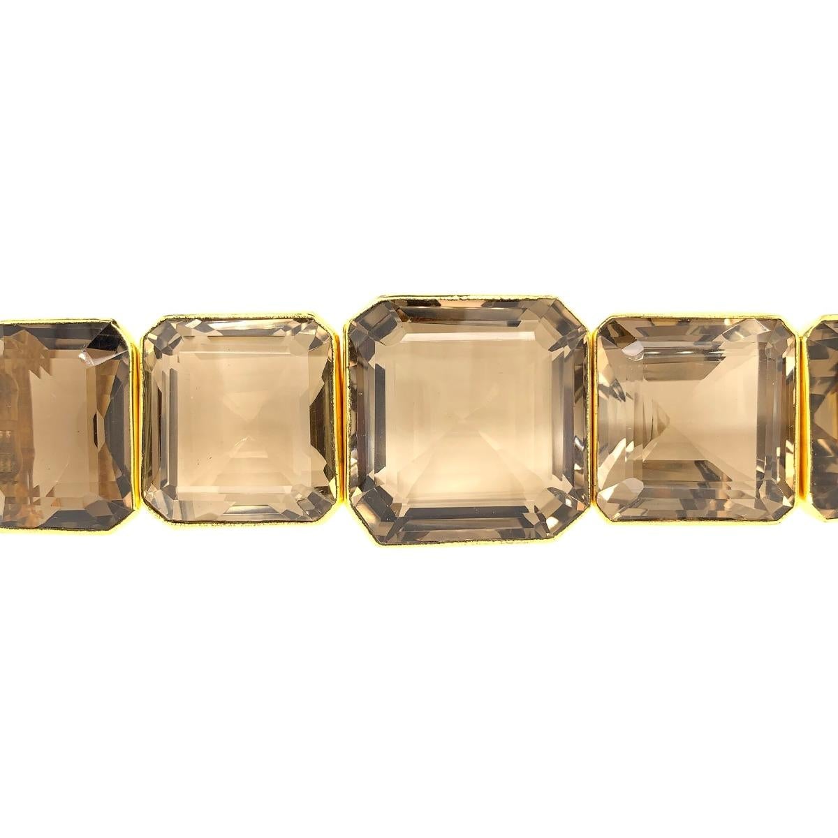 Designer:Tony Duquette
Métal : Or
Condit : Excellent
Année de fabrication : Circa 1940s 
Longueur : 8.45 pouces
Pierres de très grande taille.
Poids total de l'article :  253.2 g

SKU#B-01787