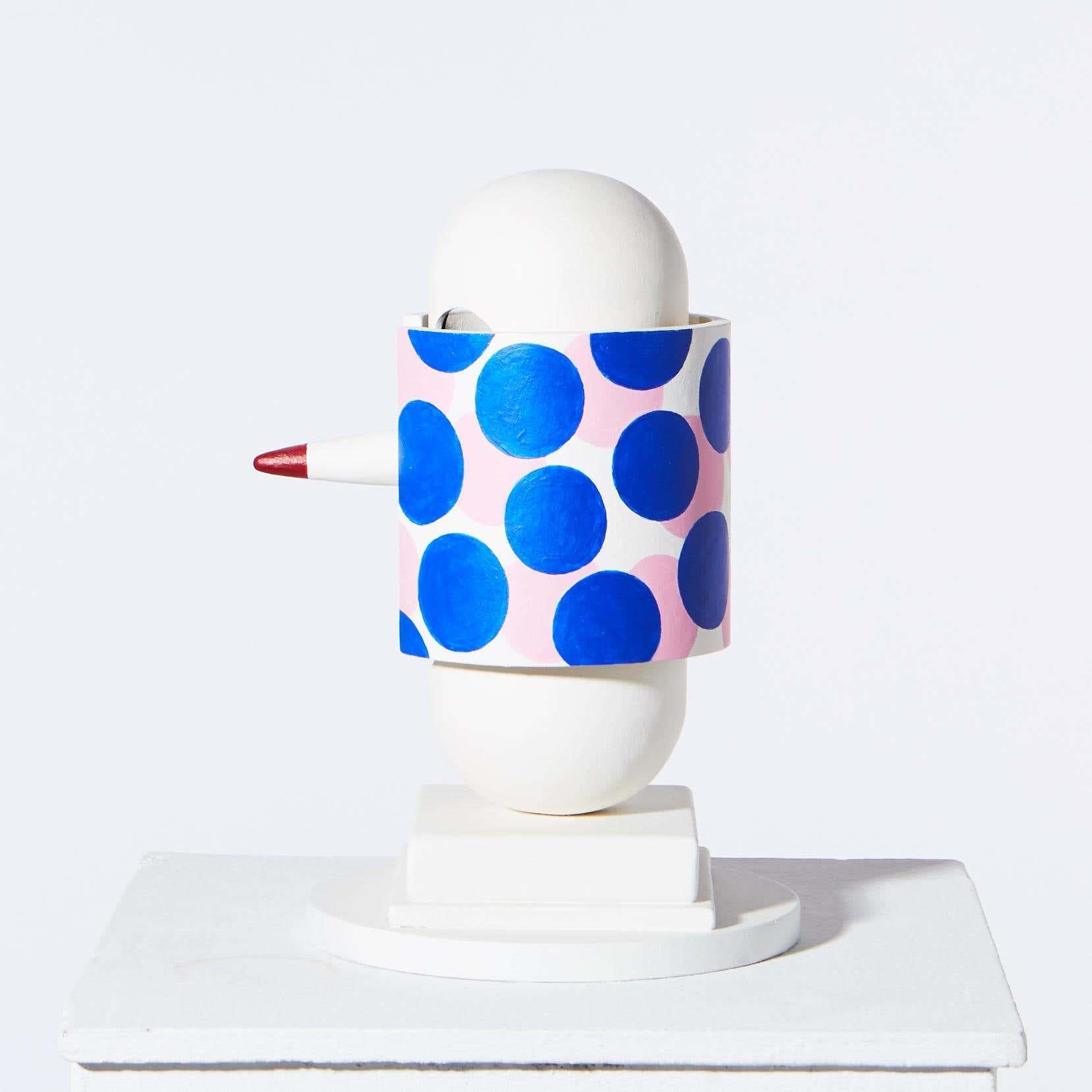 «Undercover» figurative sculpture in painted wood - Sculpture by Tony Emilson