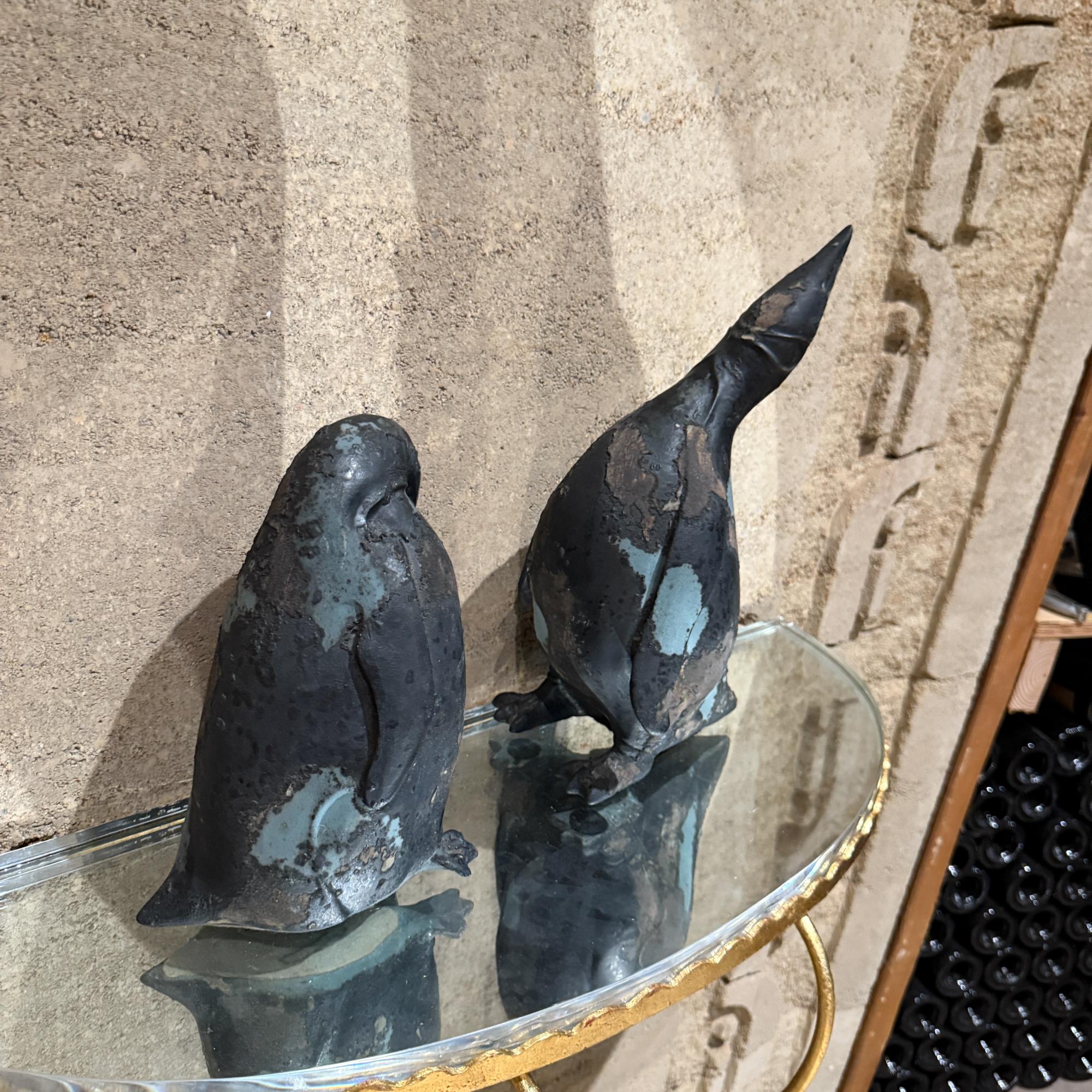 Tony Evans Studio Pottery Pinguine Figuren Skulptur Brutalistisch Modern (amerikanisch) im Angebot