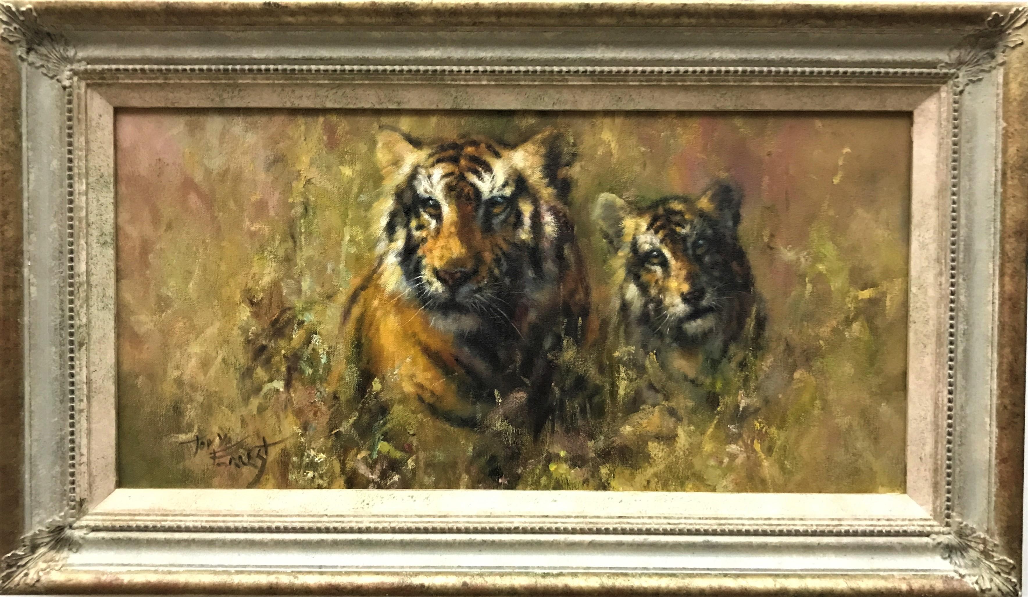 Tigre et cube dans l'herbe, huile sur toile, peintre britannique réaliste du 20e siècle - Painting de Tony Forrest